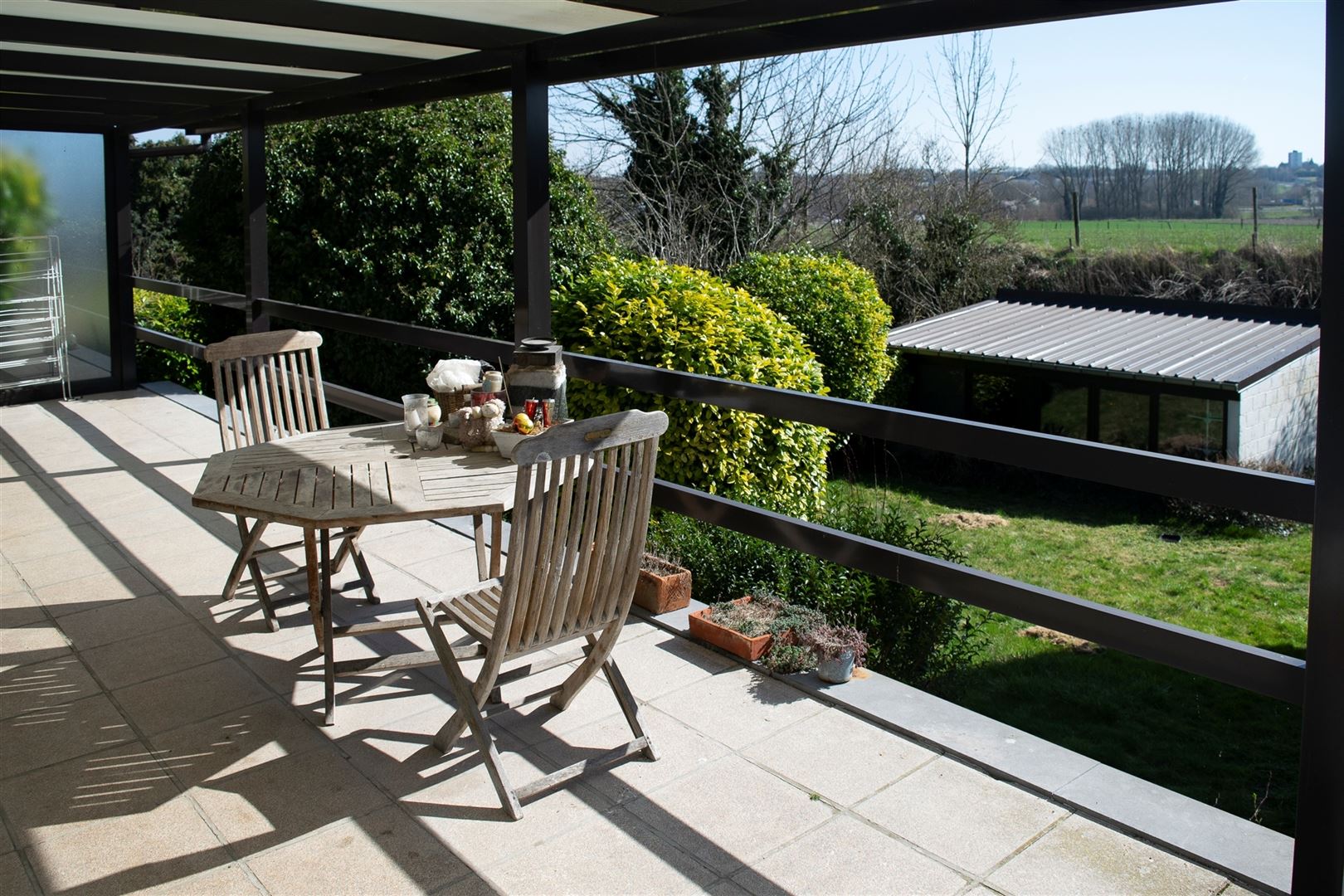 Bungalow met grote tuin foto 2