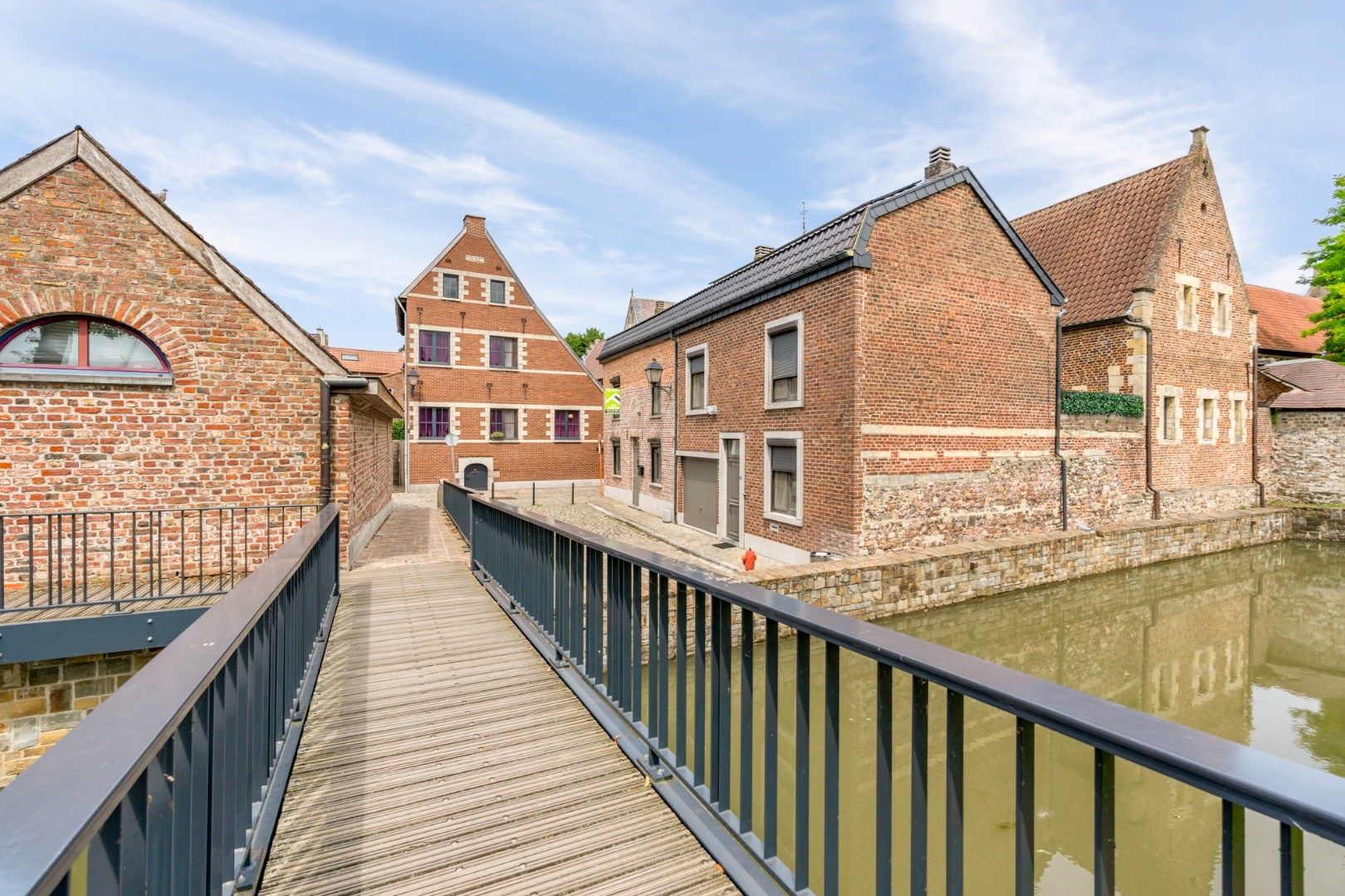 Authentiek begijnenhuis gelegen in het rustige Begijnhof te Tongeren foto 5