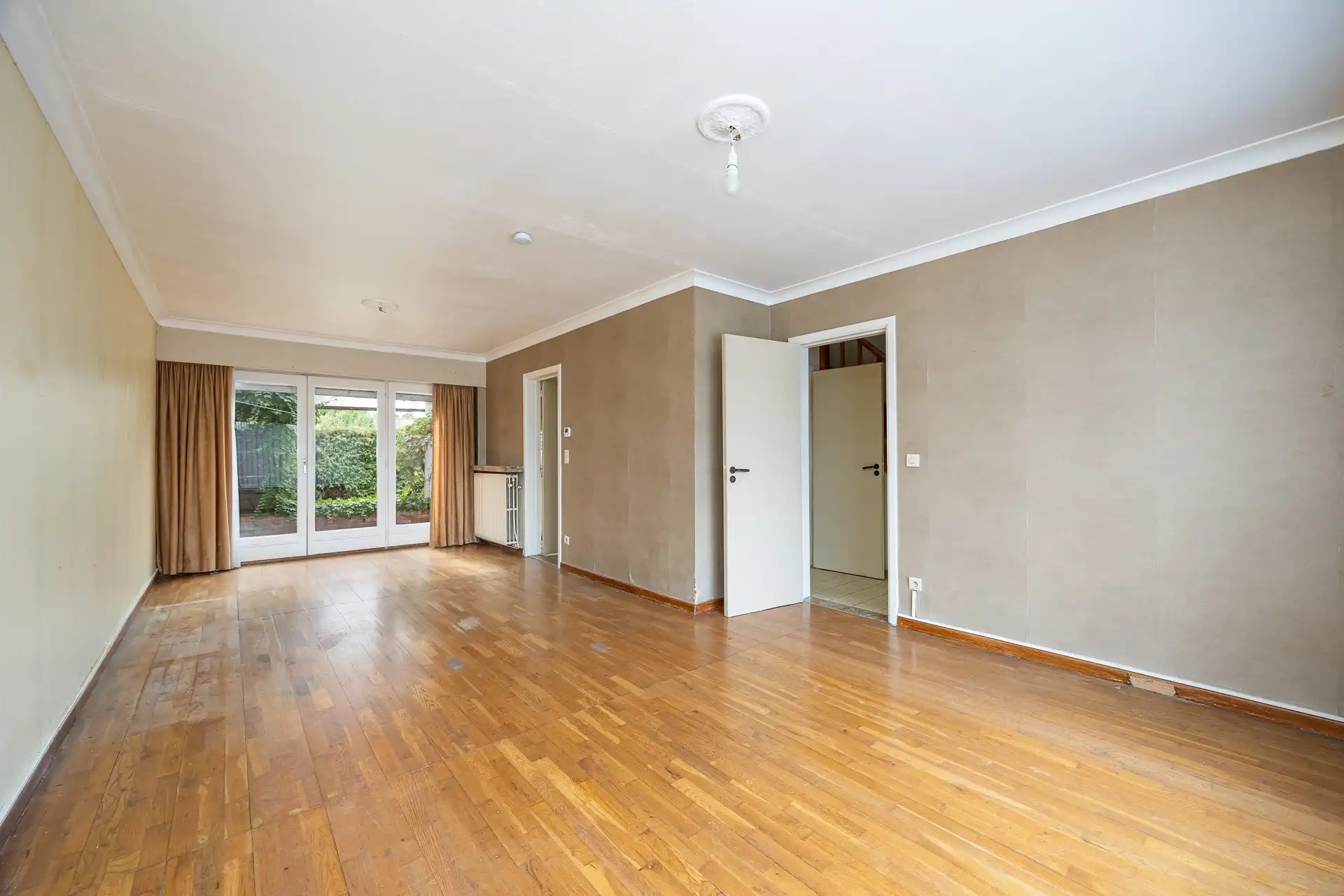 Uitstekend gelegen renovatiewoning nabij de dorpskern foto 2