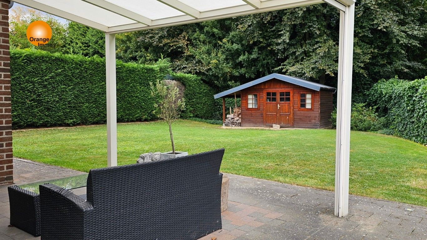 Woning met 4 slaapkamers, rustig gelegen in groene omgeving. foto 11