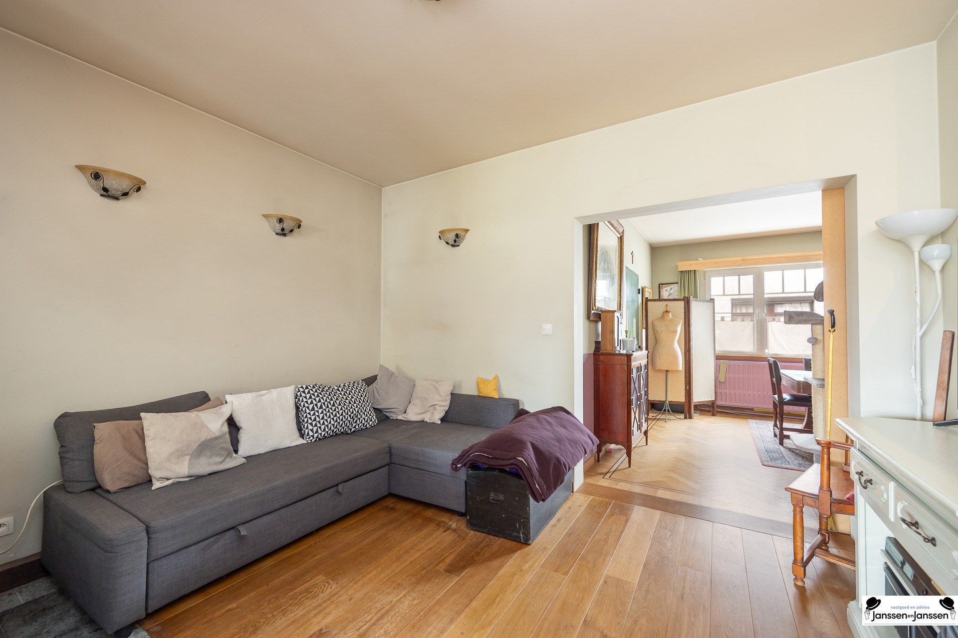 Prachtig gerenoveerde woning met 3 slaapkamers en groene tuin in Ekeren! foto 7