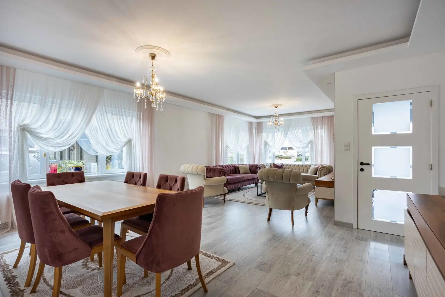 Instapklare HOB met 4 slaapkamers en tuin! foto 6