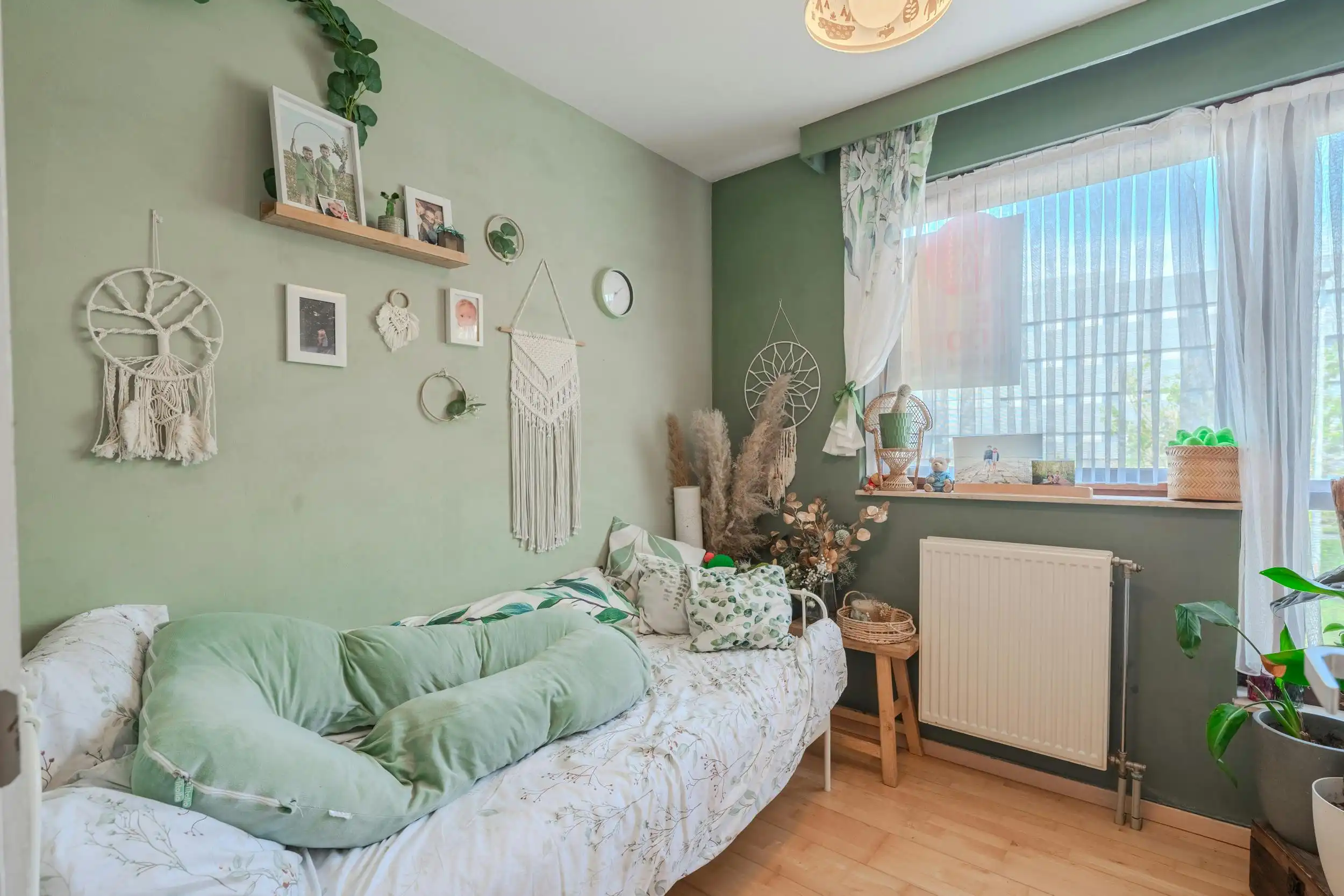 Lichtrijk twee-slaapkamerappartement met terras te Oostende foto 12