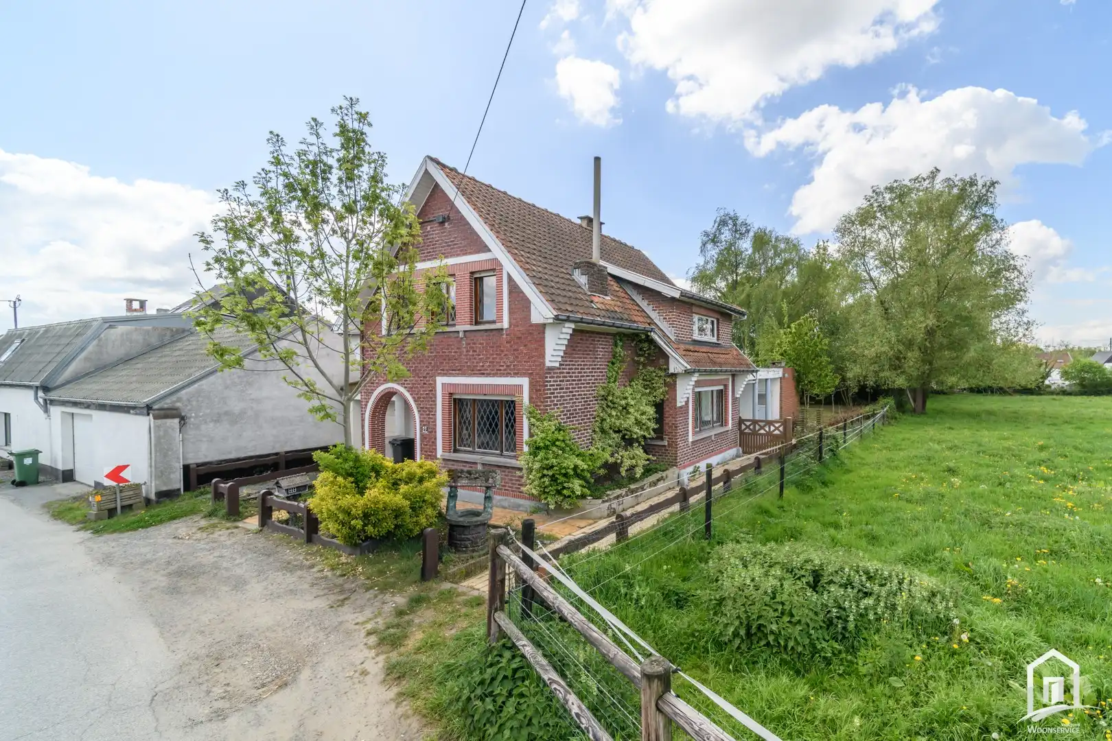 Hoofdfoto van de publicatie: Te renoveren gezinswoning met 2 slaapkamers en ruime tuin