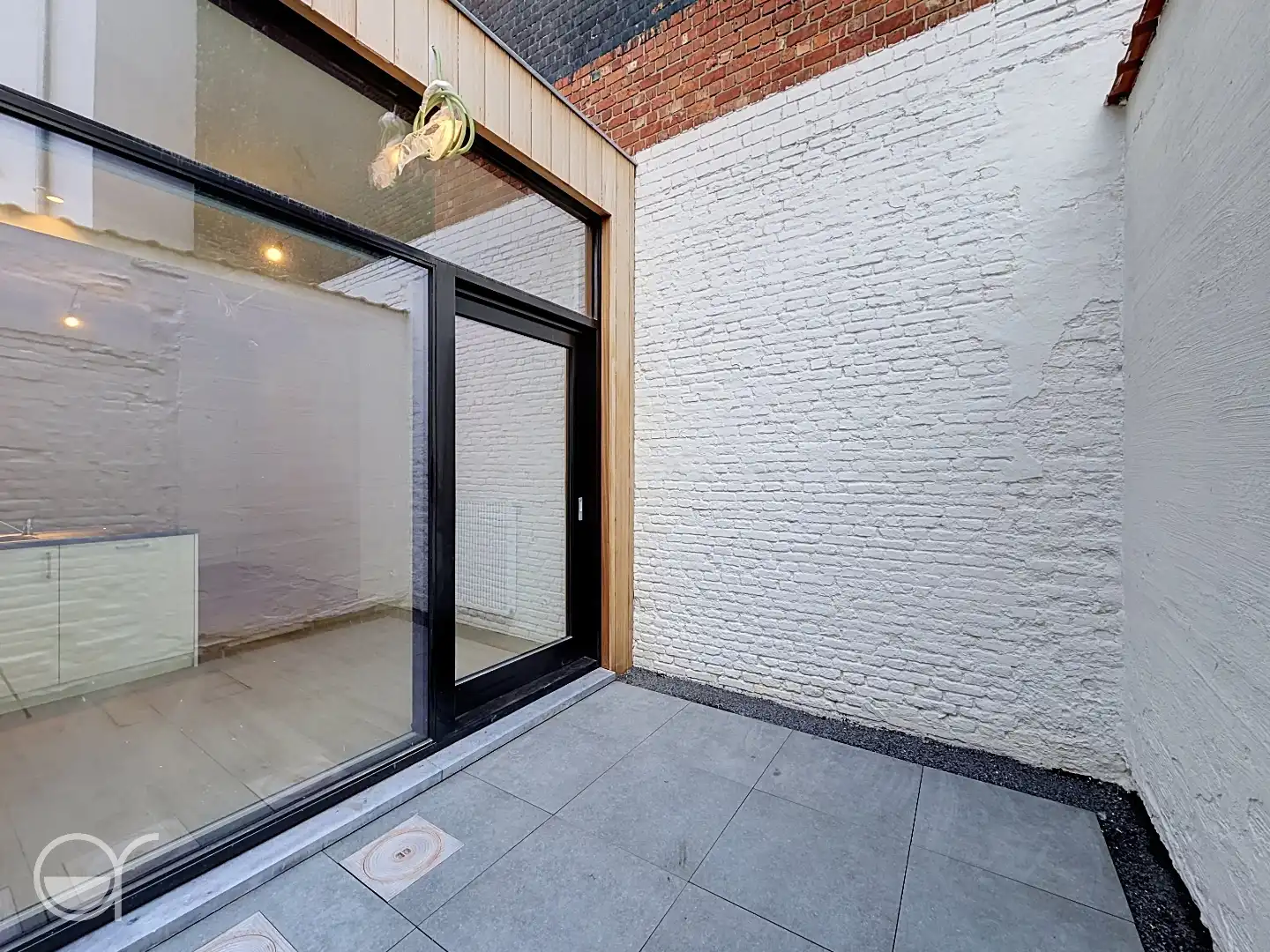 Prachtig gerenoveerde rijwoning met 2 slaapkamers en buitenruimte nabij de Coupure foto 7