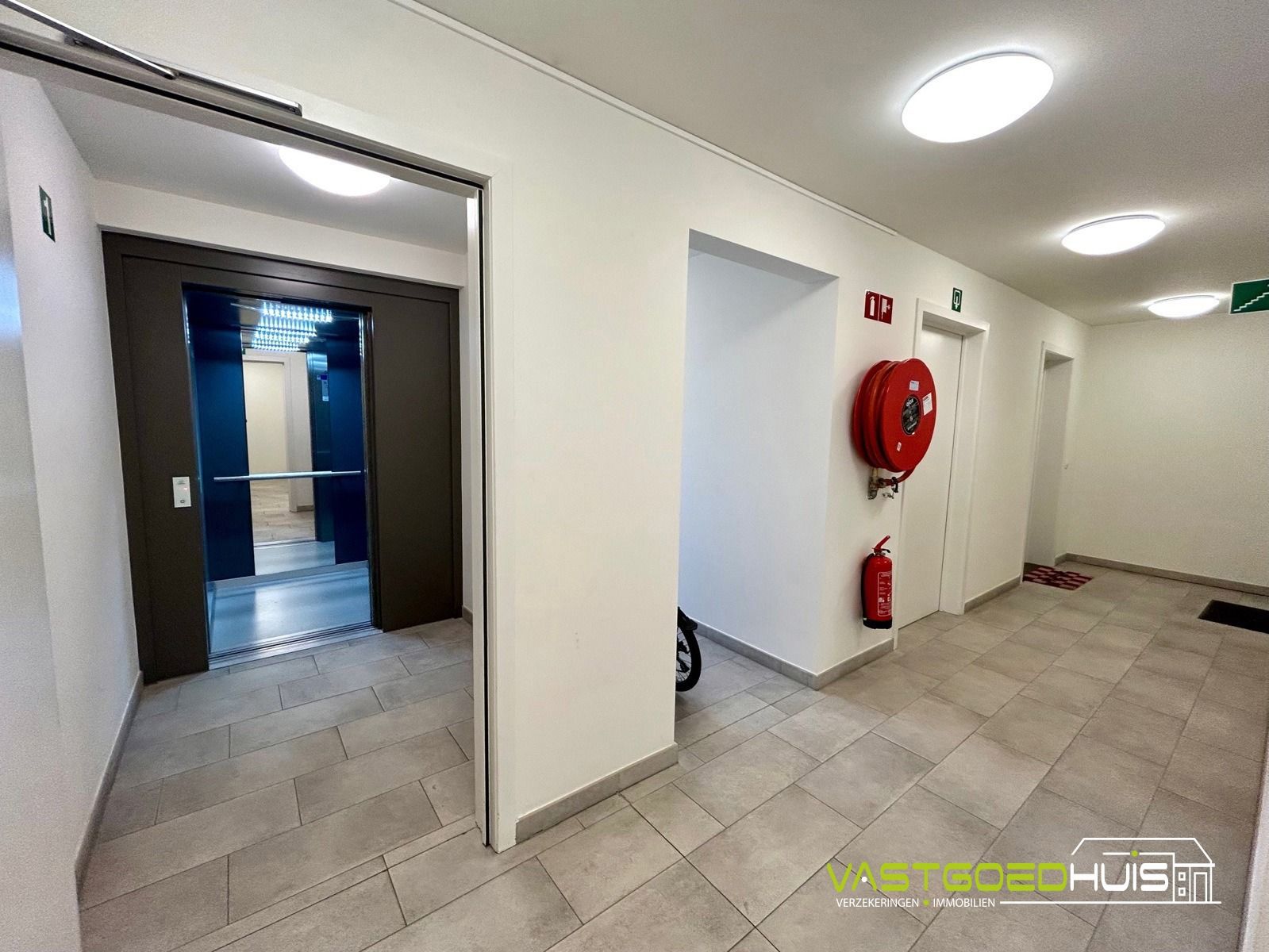 Modern appartement met 2 slaapkamers en terras foto 5