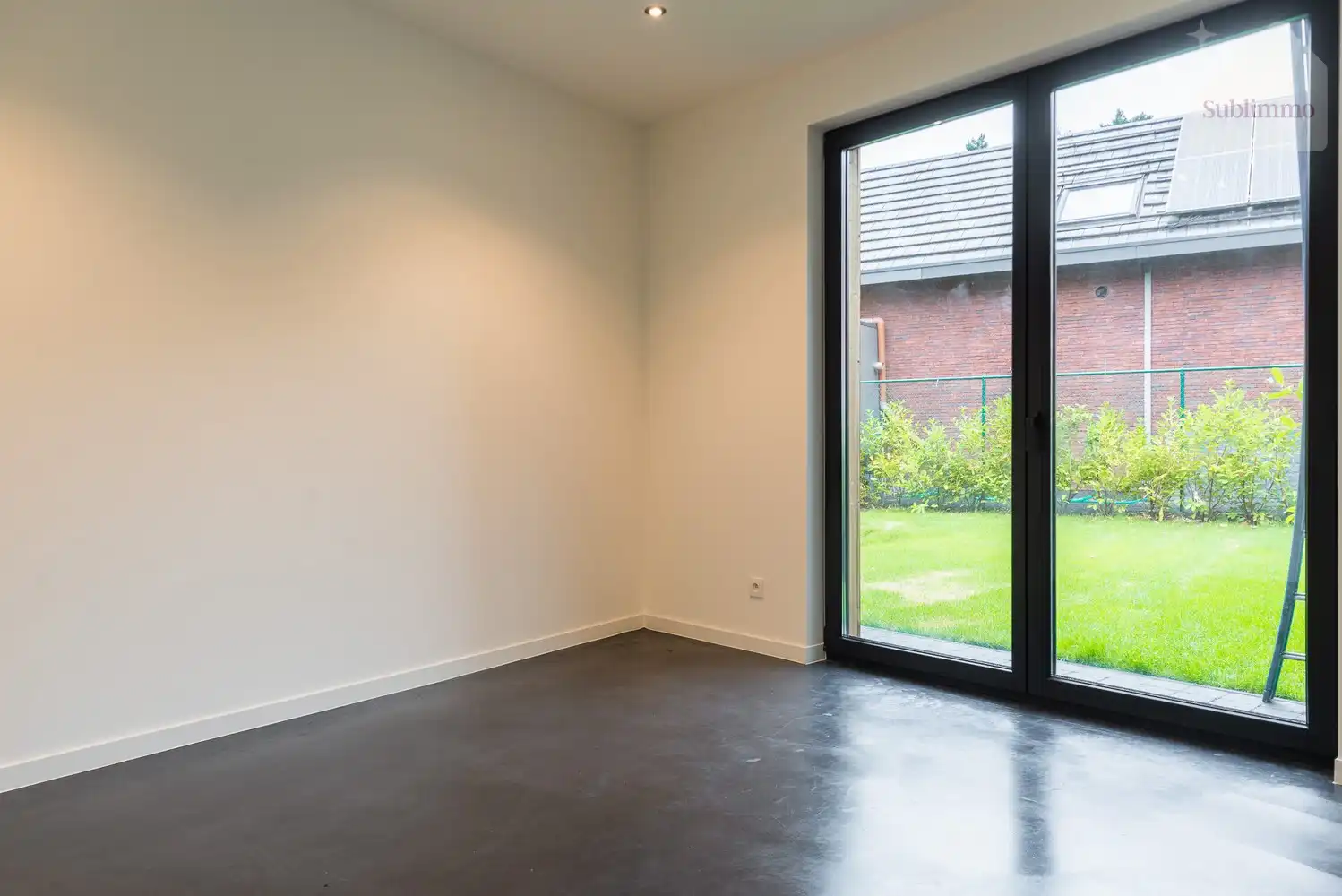 Volledig gerenoveerde karakterwoning met prachtige aangelegde tuin, polyvalente ruimte en 3 slaapkamers foto 15