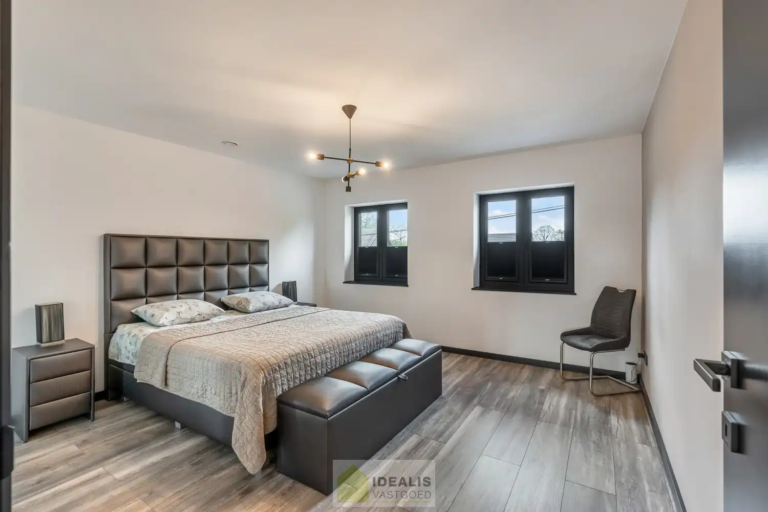 EEN BIJZONDER RIANTE WONING VAN MAAR LIEFST 302M² WOONOPPERVLAKTE OP EEN KNAP PERCEEL VAN 5A 90CA. foto 38