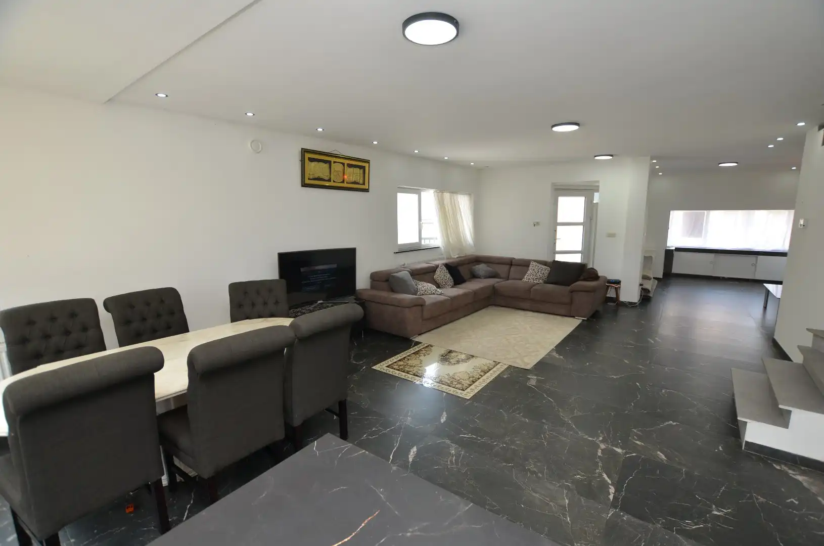 Mooi gelegen gerenoveerde half-open bebouwing (Kangoeroewoning) foto 5