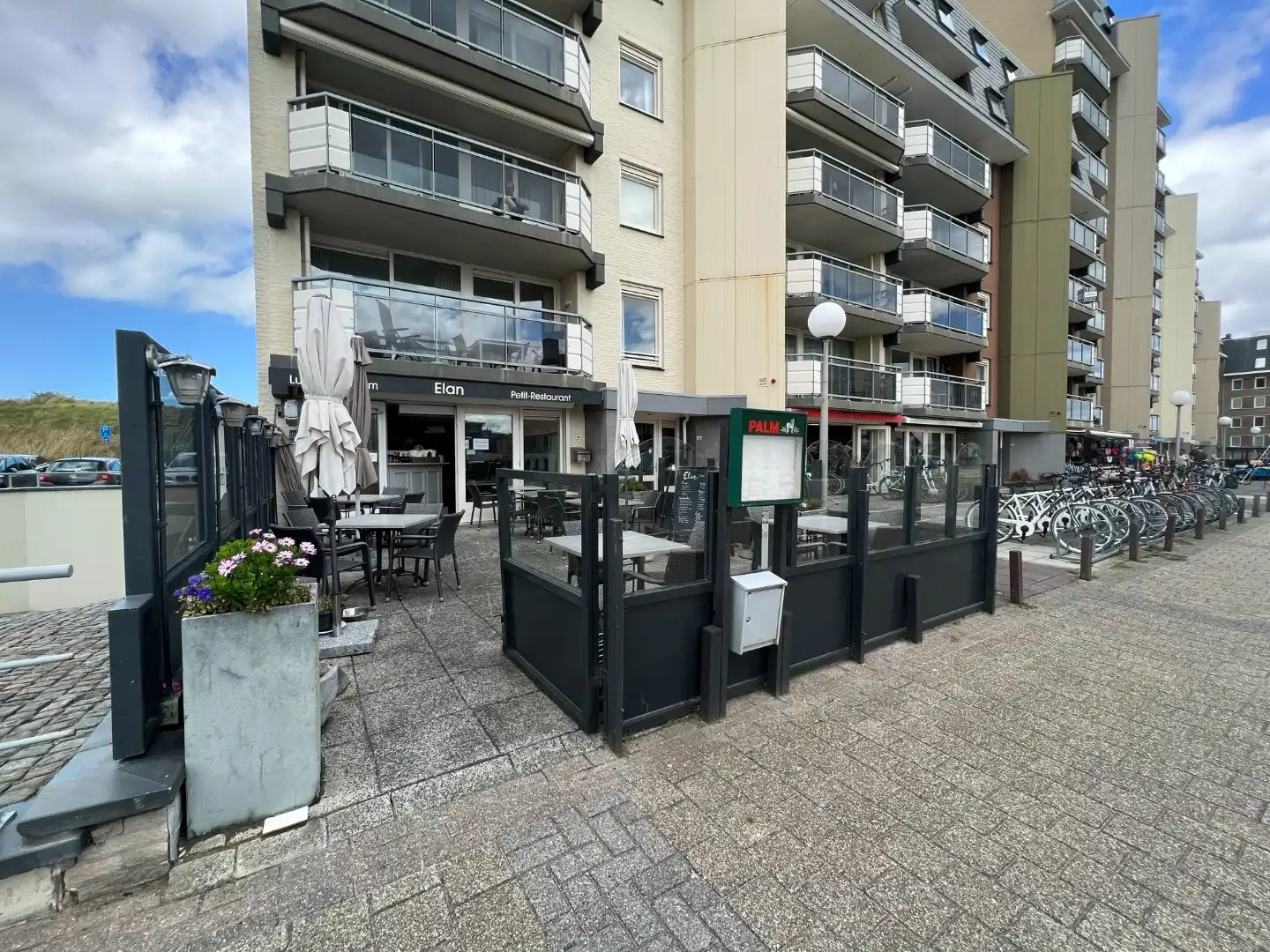 Petit restaurant gelegen naast de jachthaven van Cadzand-Bad foto 3