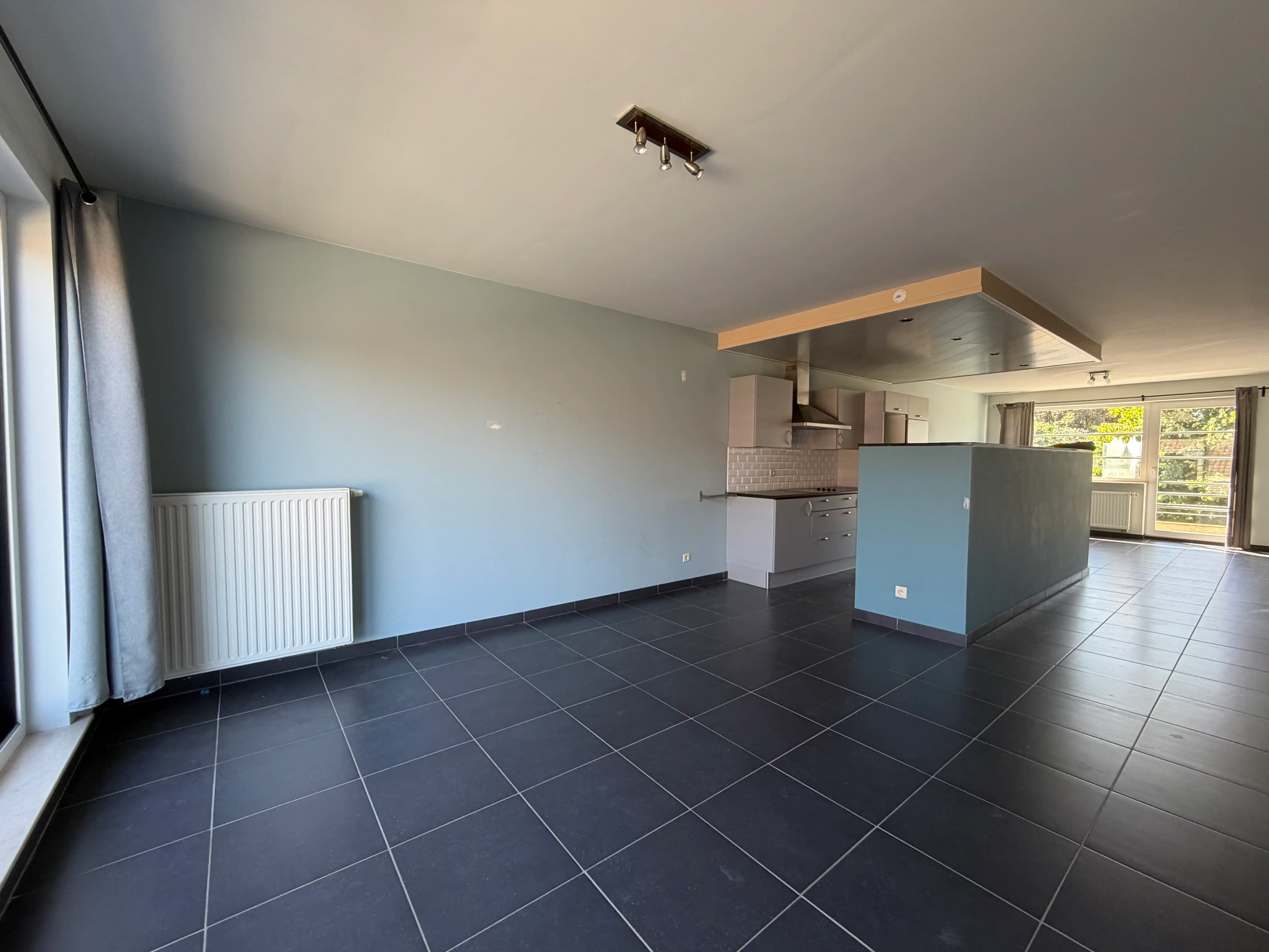 Instapklaar appartement met ruim terras te huur foto 3