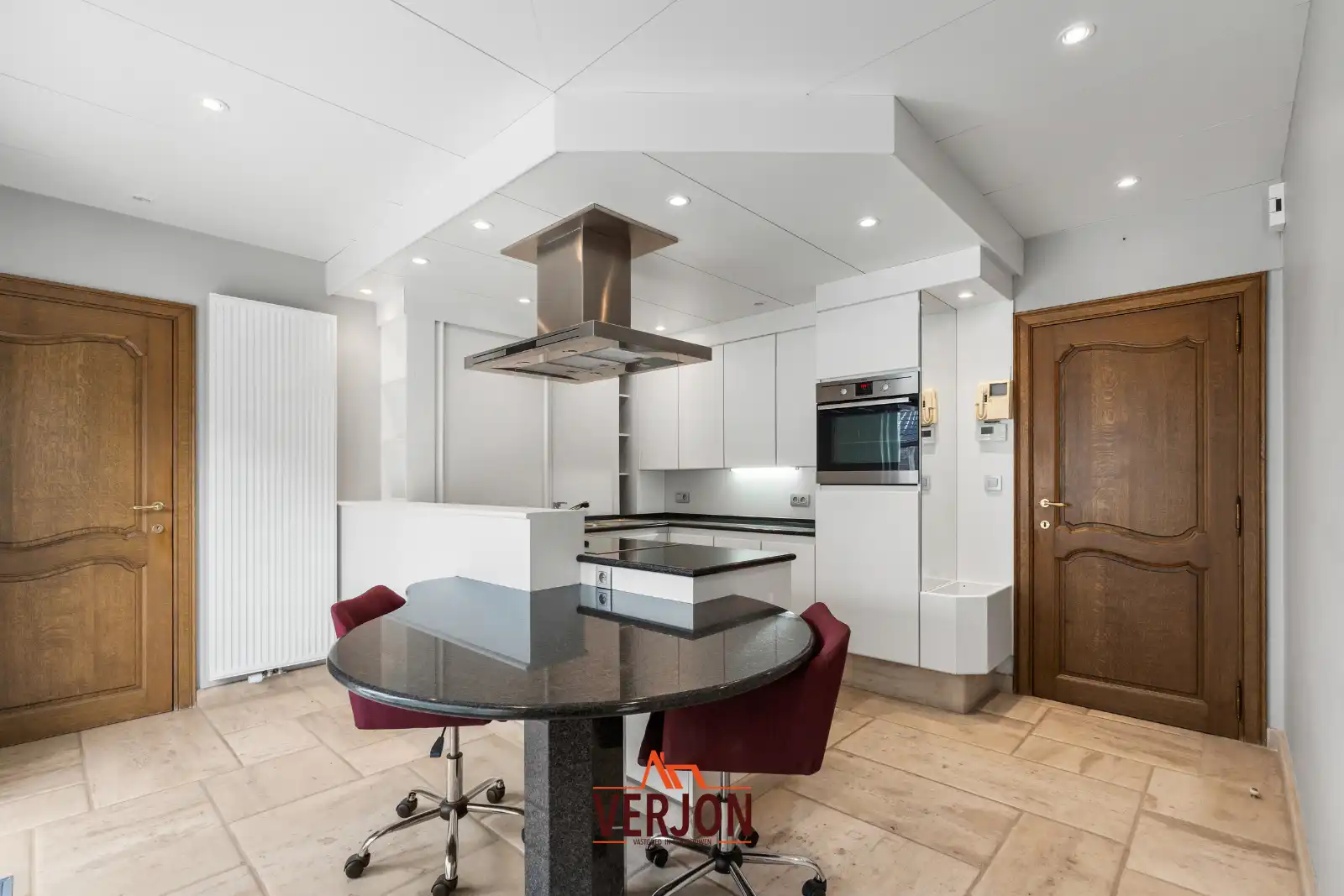 Villa met 4 slaapkamers en dubbele garage in een doodlopende straat te koop in Izegem! foto 9