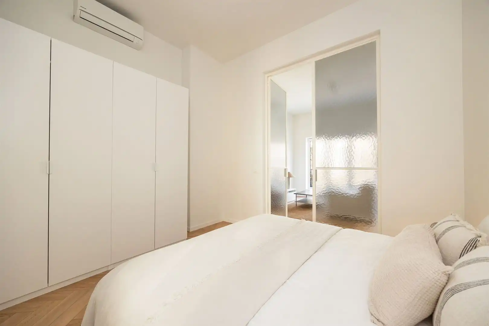 Gerenoveerd en een bemeubeld appartement met 1 slaapkamer.  foto 14