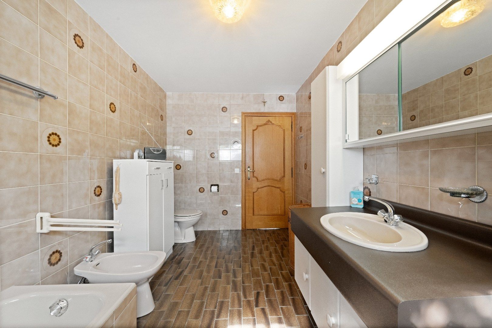Ruime bungalow foto 13