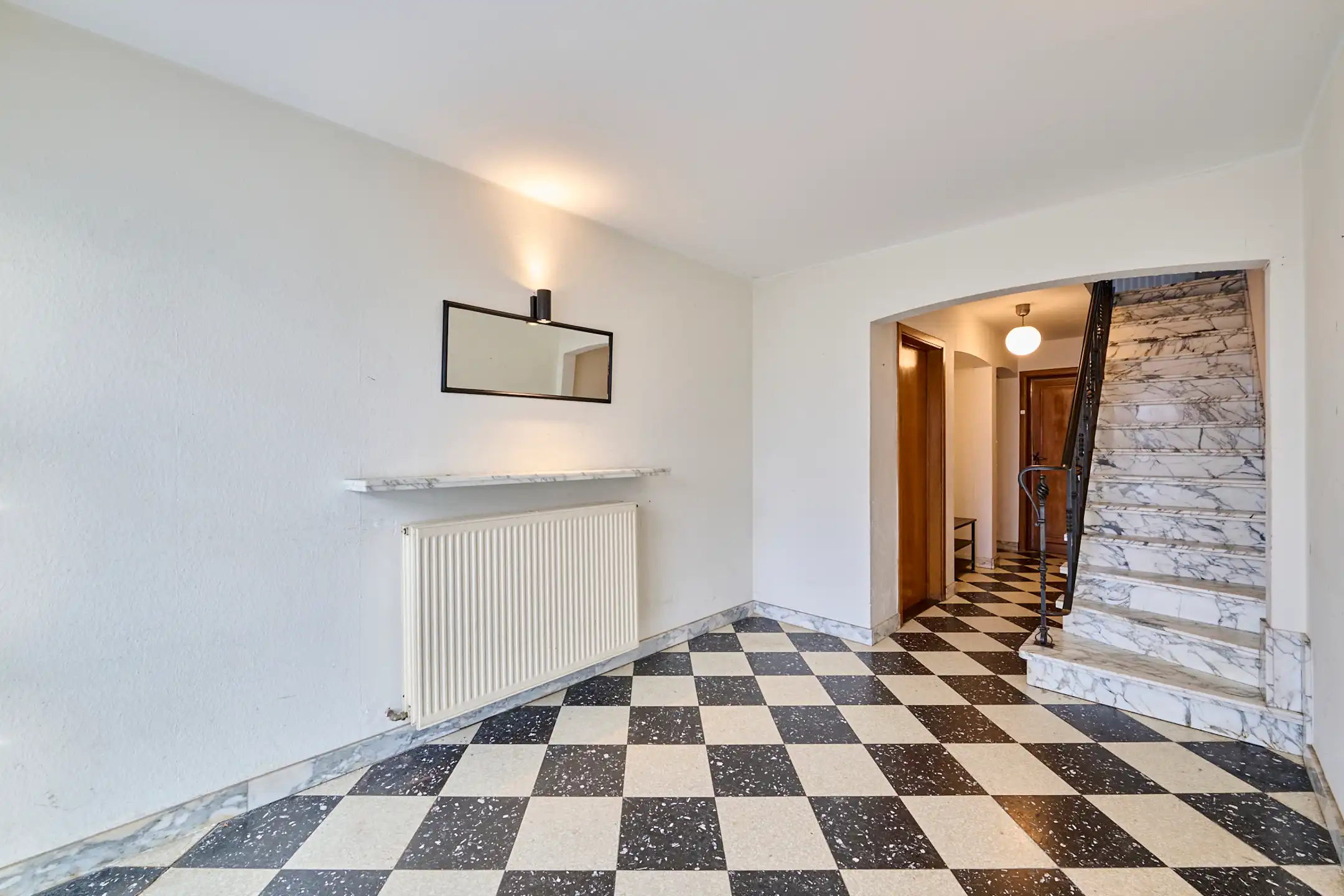 Charmante gezinswoning met inpandige garage en tuin  foto 2