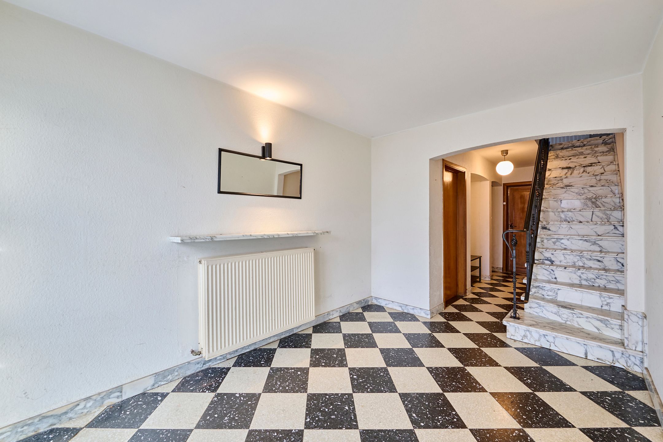 Charmante gezinswoning met inpandige garage en tuin  foto 2