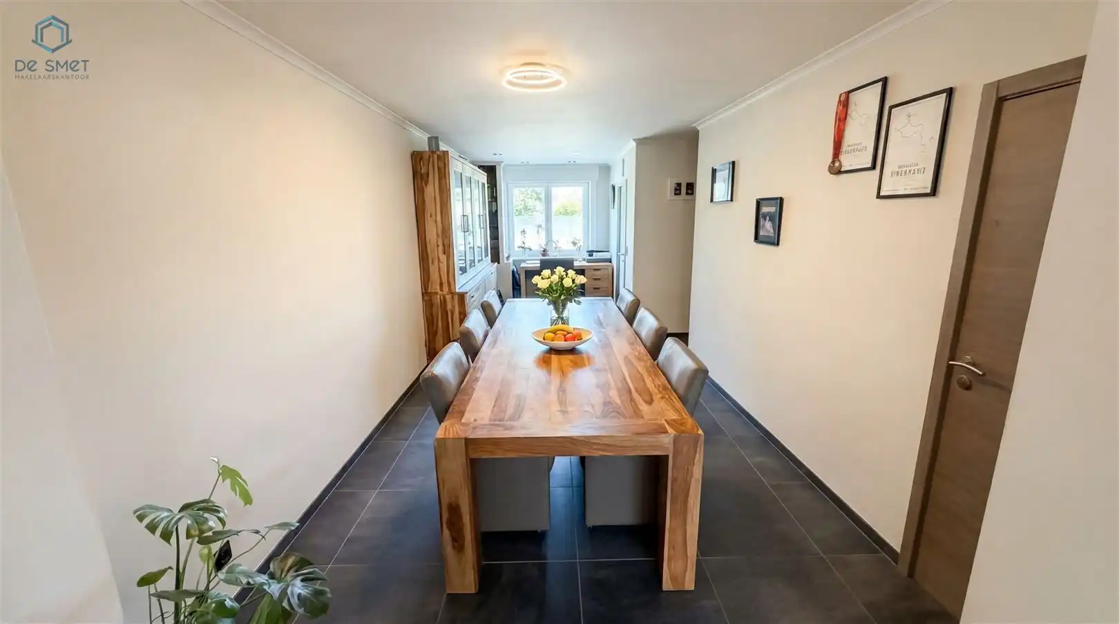 Instapklare gezinswoning met 3 slaapkamers, ruime tuin en private oprit foto 3