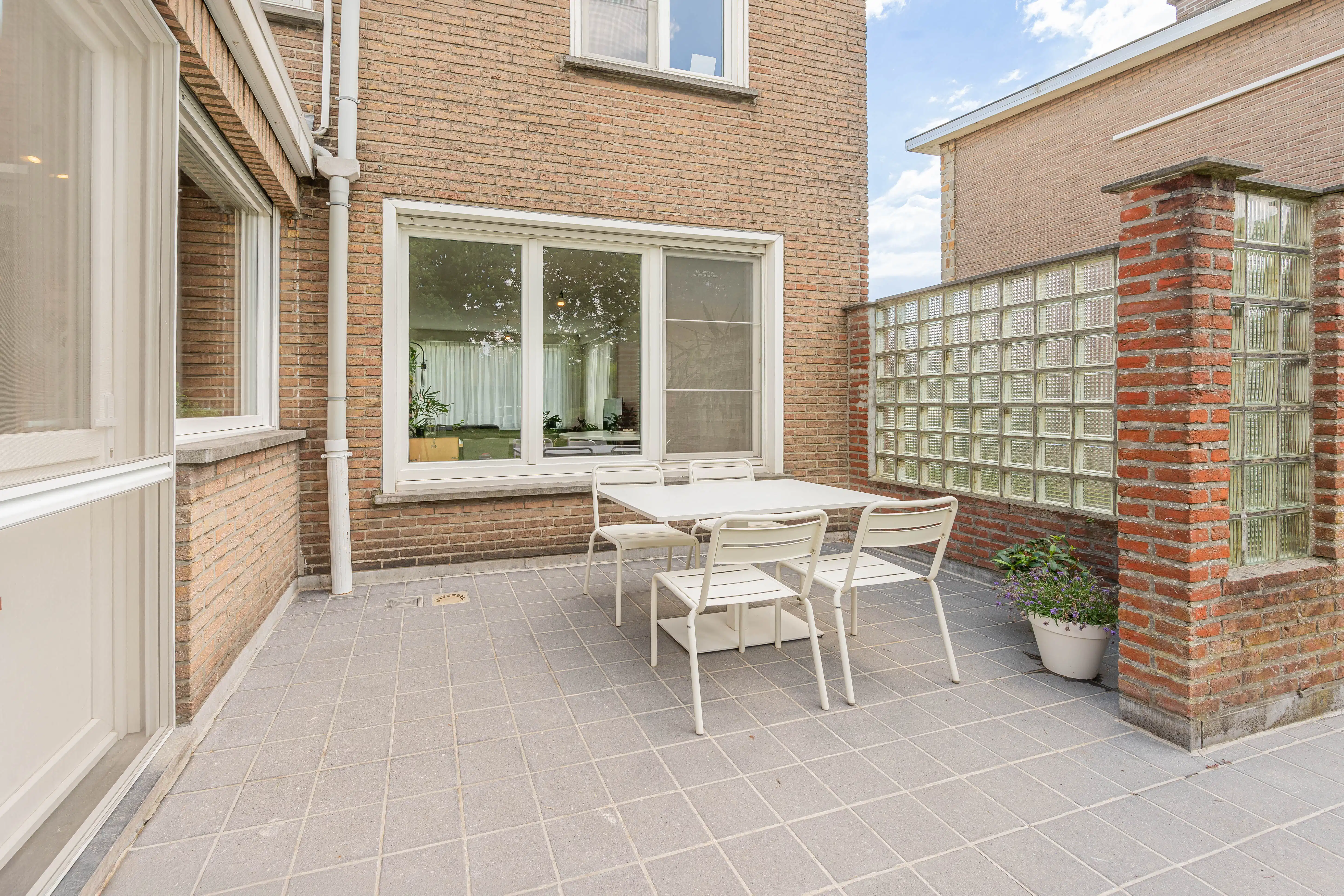 Trendy instapklare gezinswoning met ruime en groene tuin! foto 7