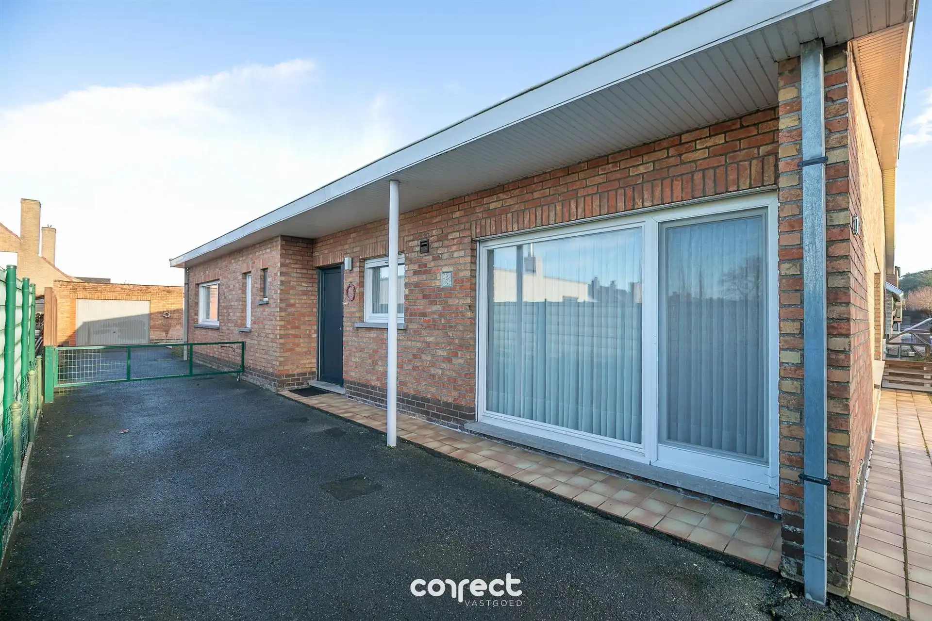 Goed onderhouden laagbouwvilla op een rustige, gunstige locatie met ruime oprit en garage. foto 14