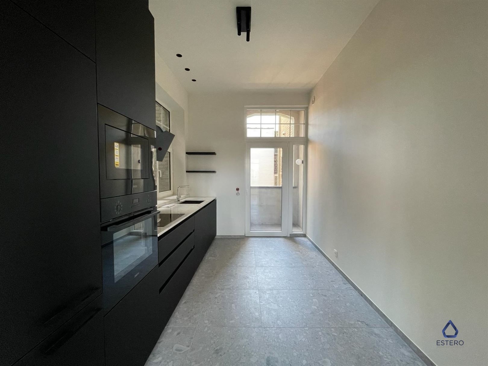 Gerenoveerd appartement op tolocatie foto 5