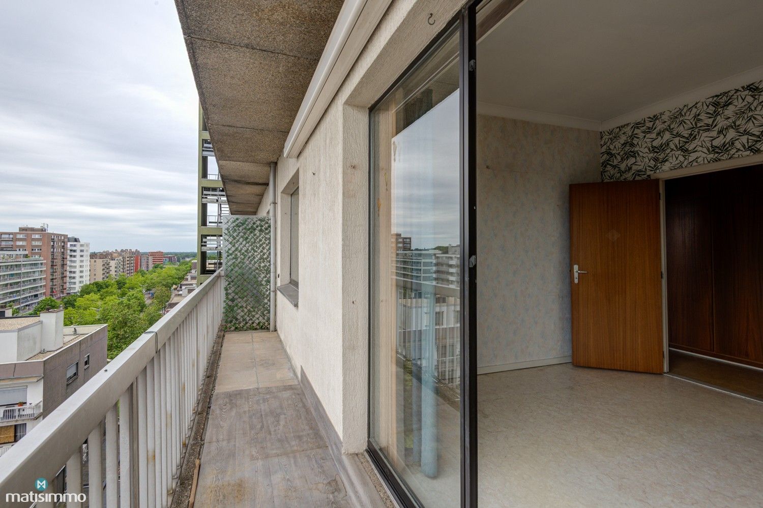 VOORTREFFELIJK GELEGEN APPARTEMENT MET GARAGEBOX EN 2 SLAAPKAMERS IN HARTJE GENK foto 18