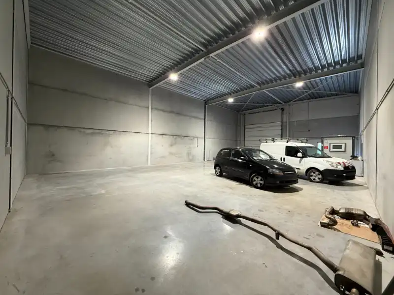 Recente KMO-unit van 234 m² met 2 privatieve parkeerplaatsen foto 5