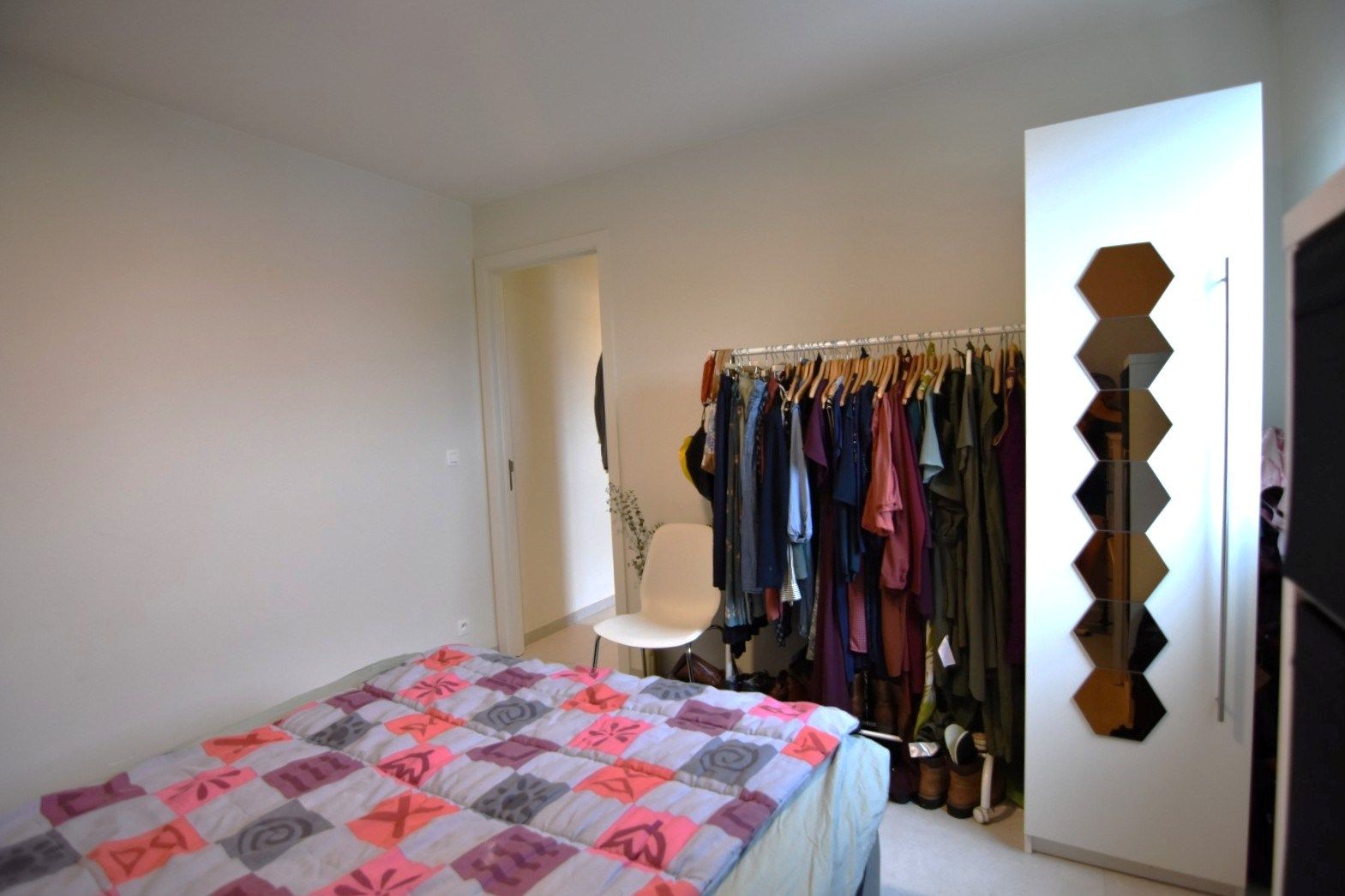 Lichtrijk 2-slpk appartement met privé parking nabij Rumbeke foto 15