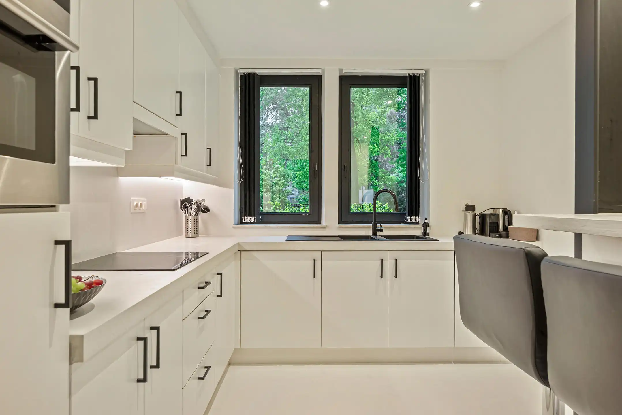 Volledig gerenoveerd zonnig appartement met 2 slaapkamers foto 6