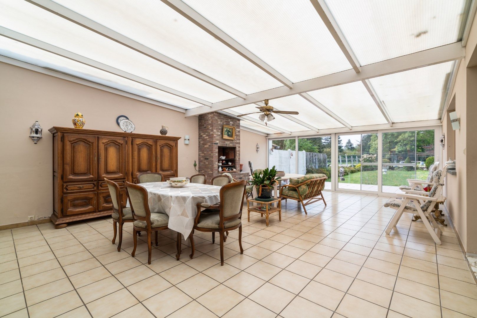 Te renoveren rijwoning met 3 slaapkamers, garage en tuin  foto 6