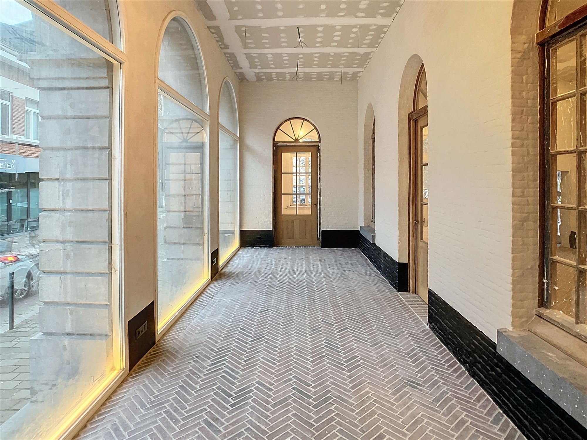 Unieke kantoor- of commerciële ruimte/ POP-UP mogelijk (Huurprijs + 21 % btw). foto 7