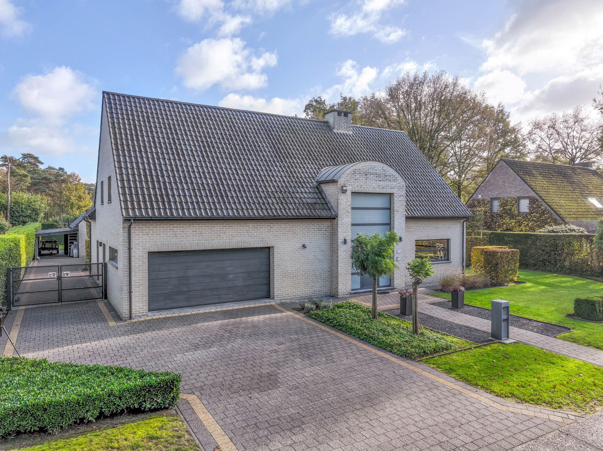 Ruime villa met bijgebouw in doodlopende straat foto 4