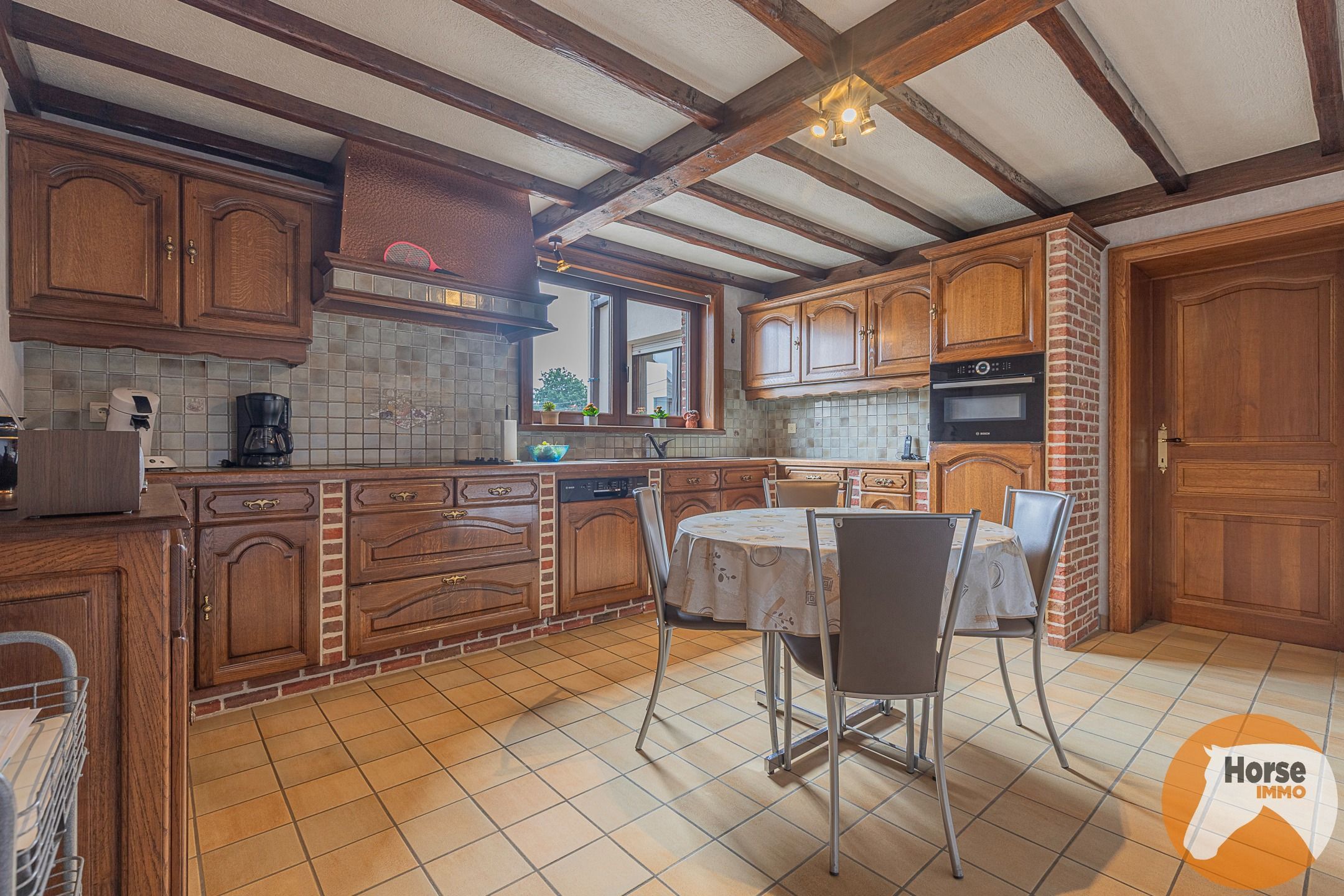 ERPE-MERE - Goed onderhouden woning met magazijn en serres foto 8