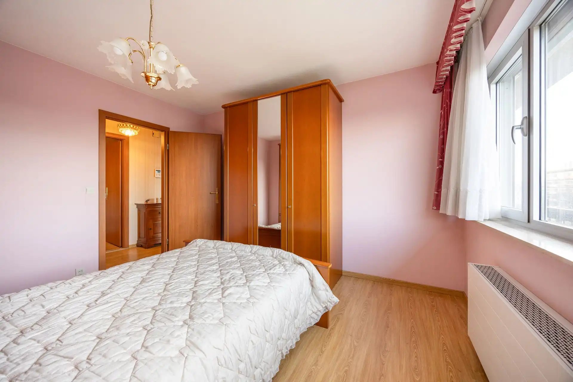 Twee slaapkamer appartement met inpandse autostaanplaats foto 11