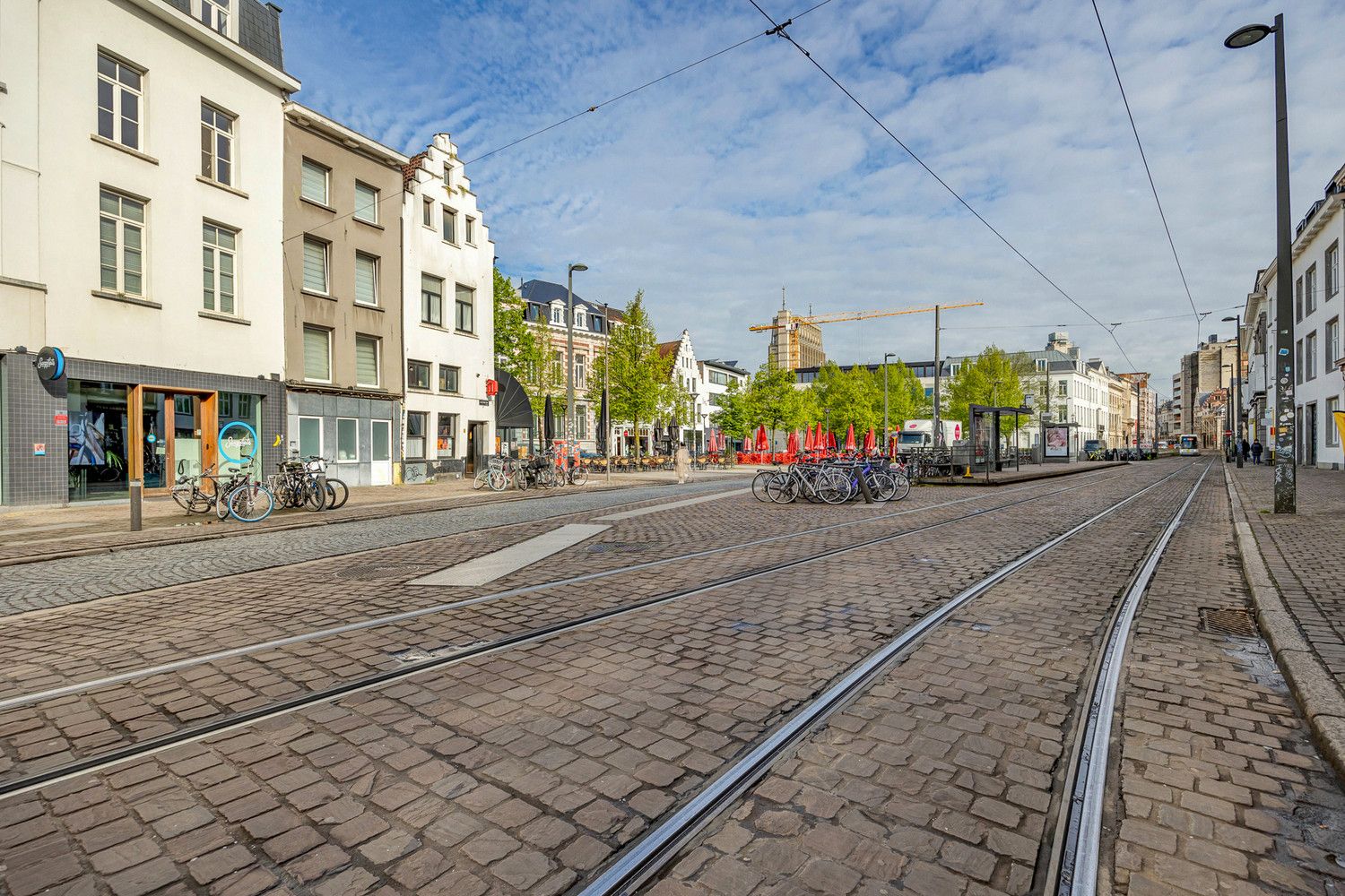 Gelijkvloers appartement  101m² met buitenruimte 20m² en ruime kelder op toplocatie aan het Mechelseplein in hartje Antwerpen foto 4