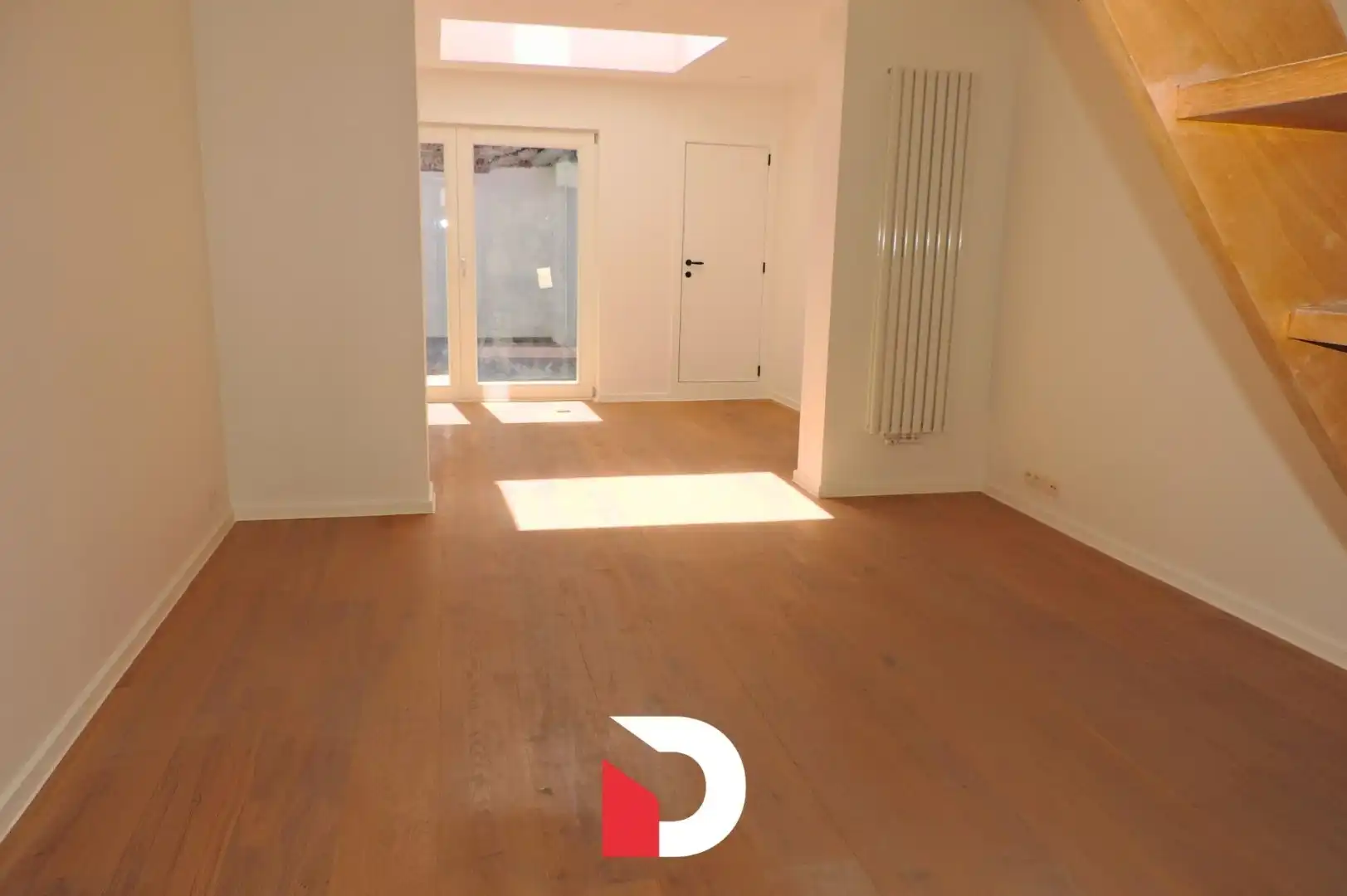 Gerenoveerde rijwoning met 2 slk's in centrum Brugge foto {{pictureIndex}}