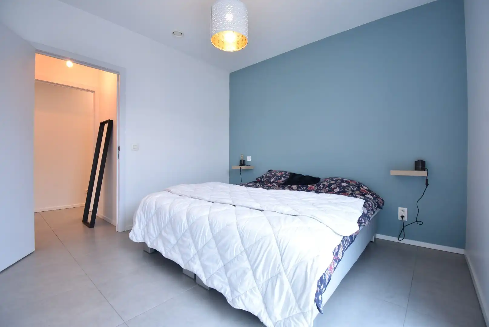 Knap en zeer degelijk afgewerkt twee-slaapkamer appartement met terras in hartje Hoeselt foto 17