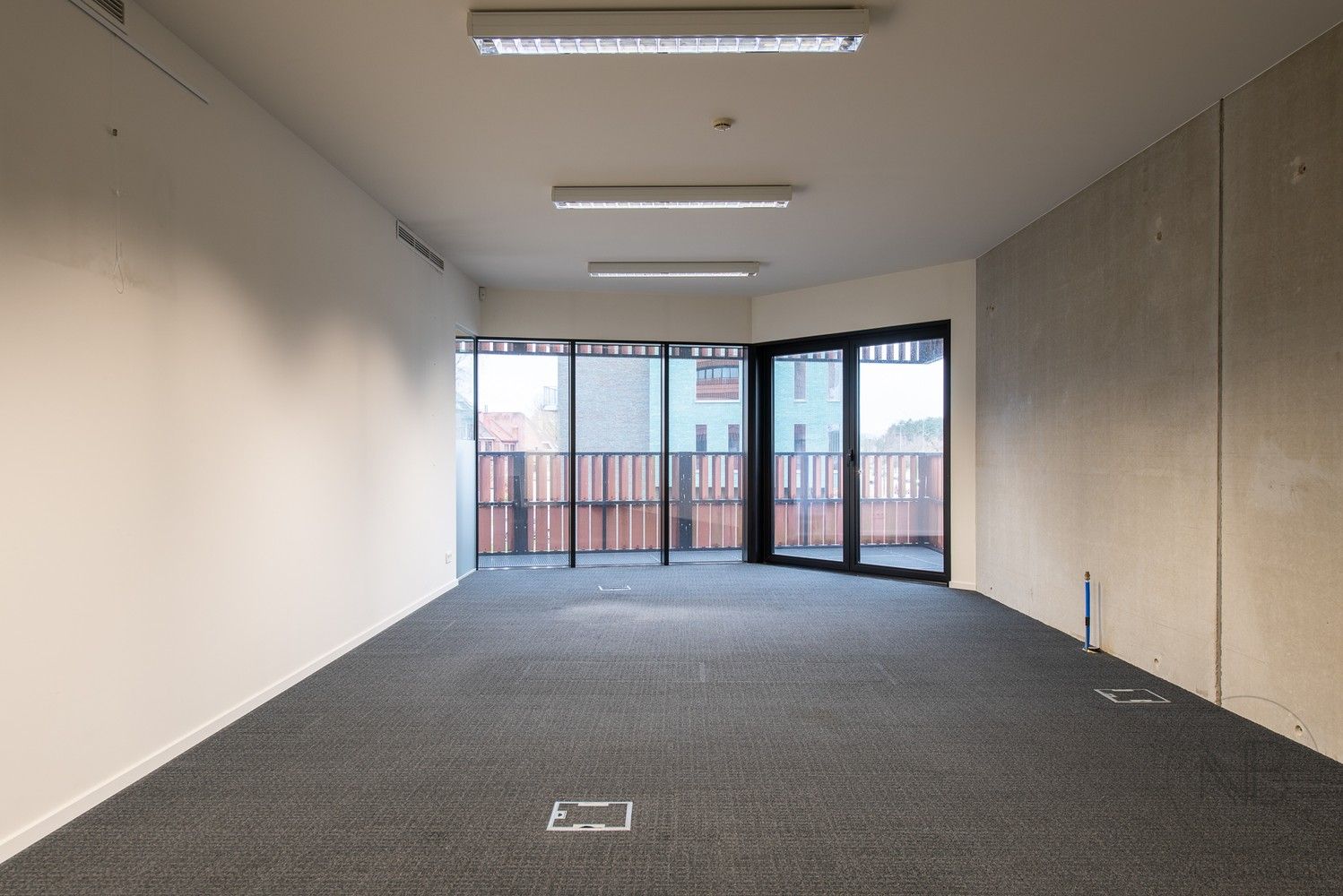 Volledig ingerichte en verhuurde kantoorverdieping in het zakelijke centrum van Genk (Botta-gebouw) foto 30