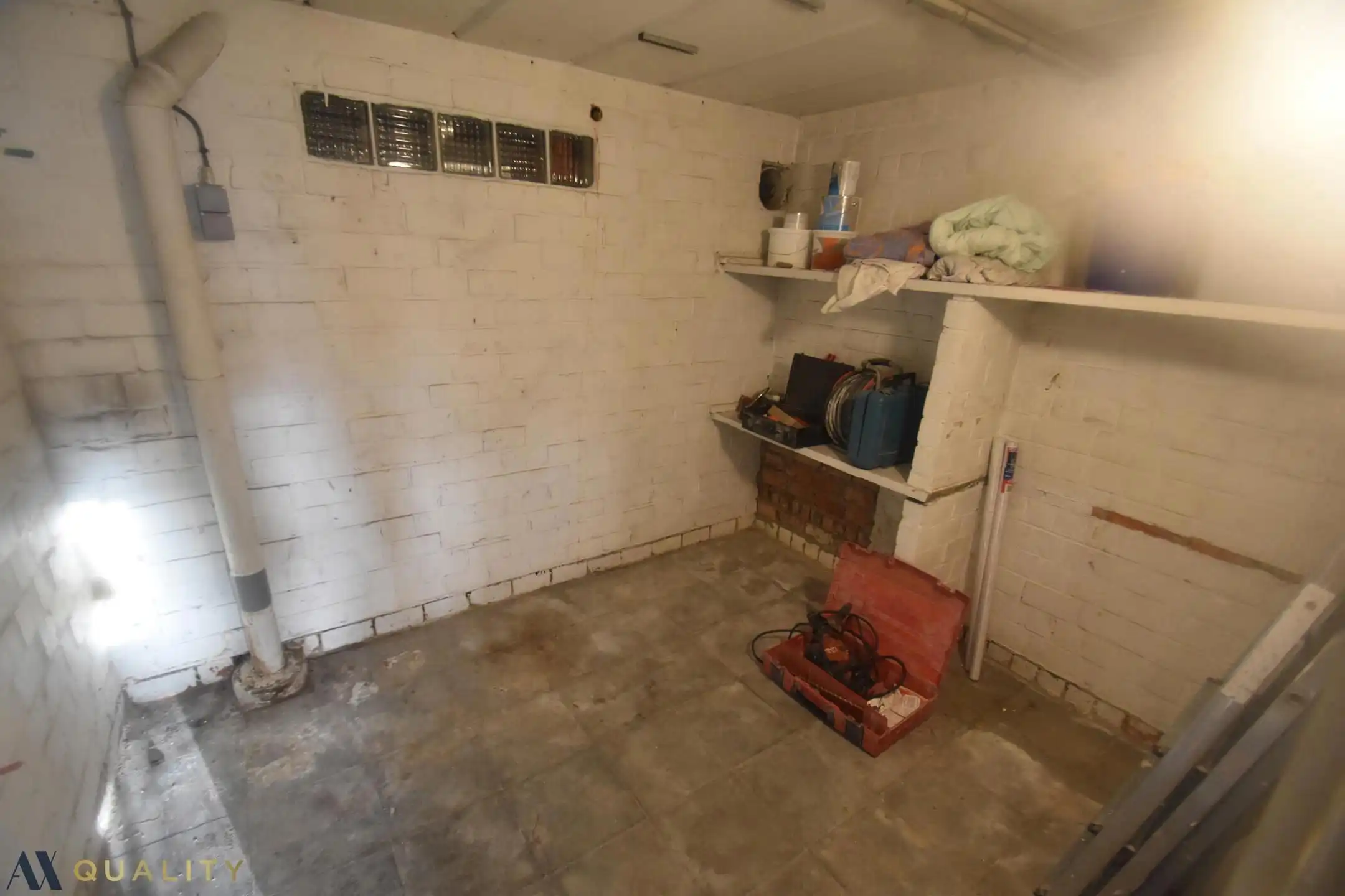 Gerenoveerd 2-slaapkamerappartement met terras (6,5 m²) en balkon,  bergzolder, autostaanplaats en private berging 6,5 m² en 16 m² foto 14