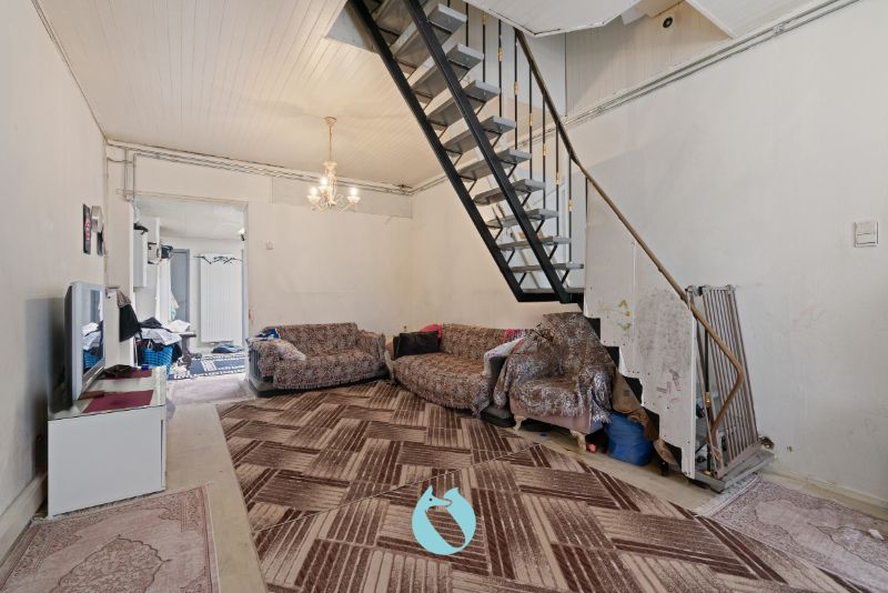 Ruime woning met 4 slaapkamers en grote tuin foto 3