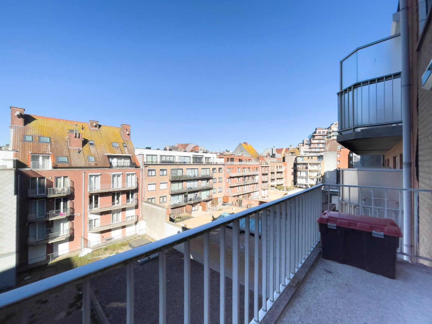 Aangenaam en perfect onderhouden appartement, gelegen in de Lippenslaan, vlakbij de zeedijk. foto 16