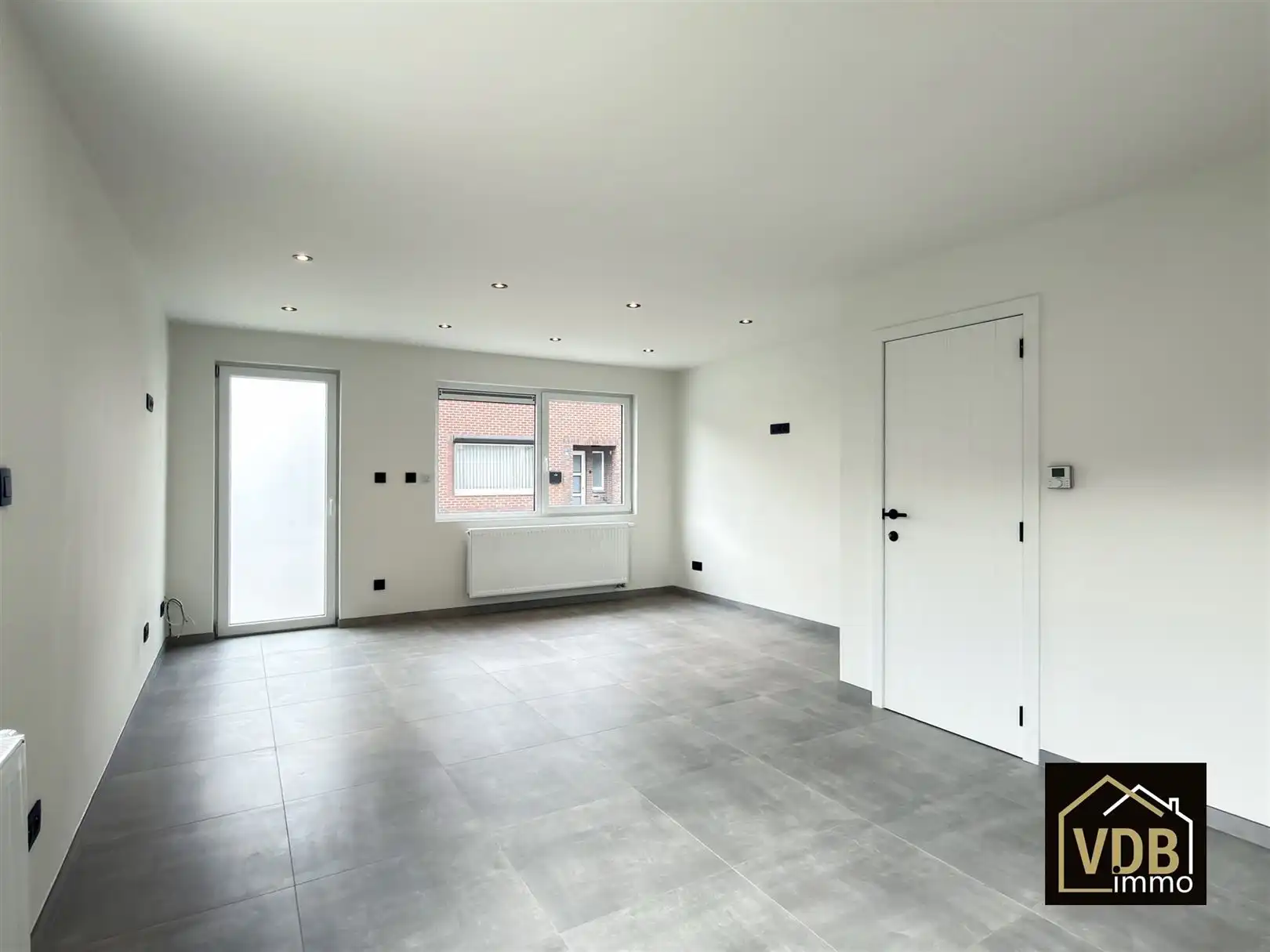 HALF OPEN BEBOUWING MET 4 SLAAPKAMERS EN GROTE GARAGE foto 5