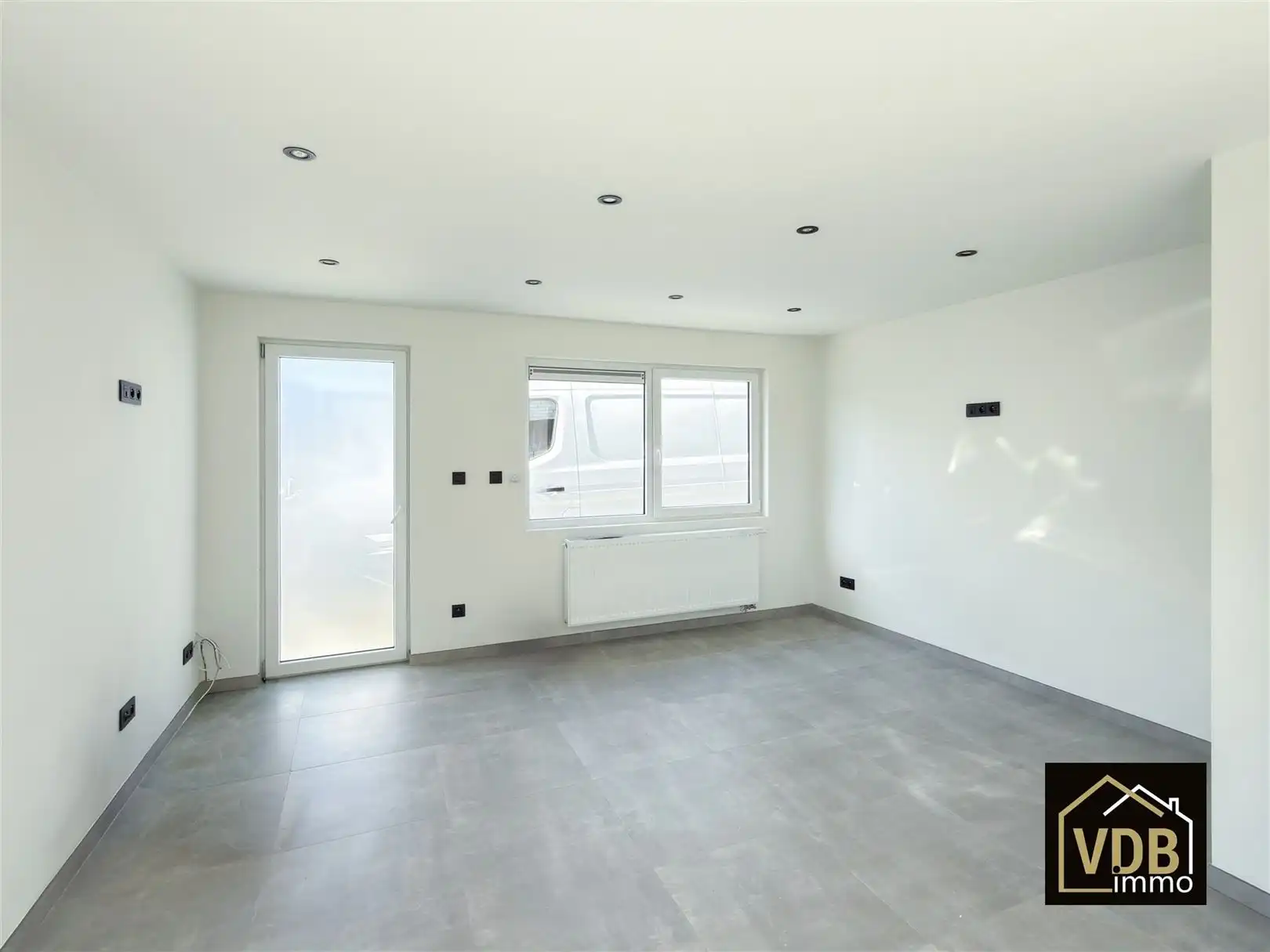 HALF OPEN BEBOUWING MET 4 SLAAPKAMERS EN GROTE GARAGE foto 5