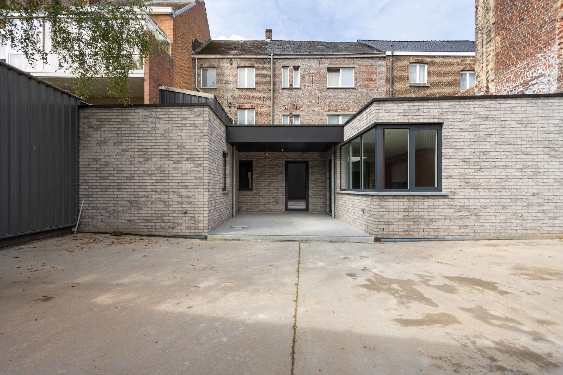 Gelijkvloers appartement met buitenruimte in het centrum! foto {{pictureIndex}}