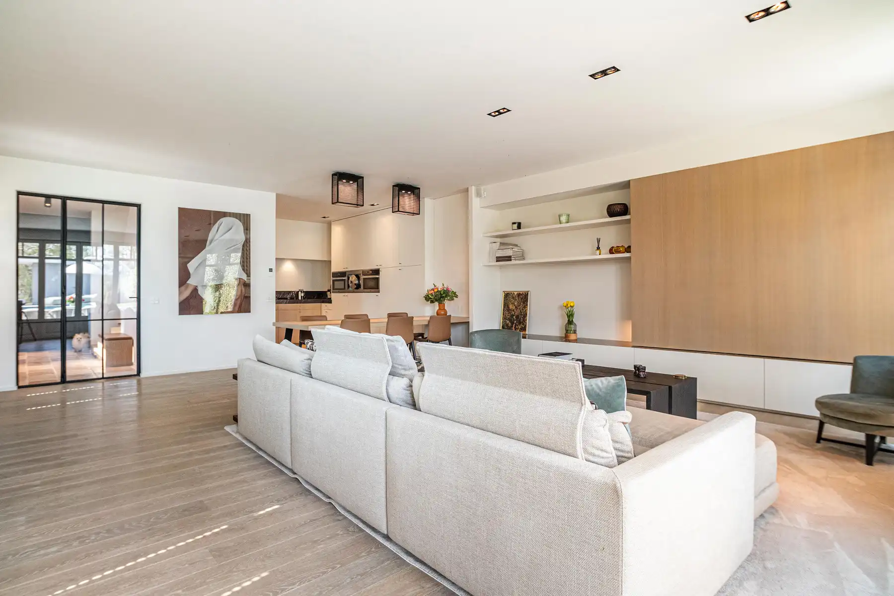 Exclusieve instapklare woning met zwembad en open groenzicht foto 17