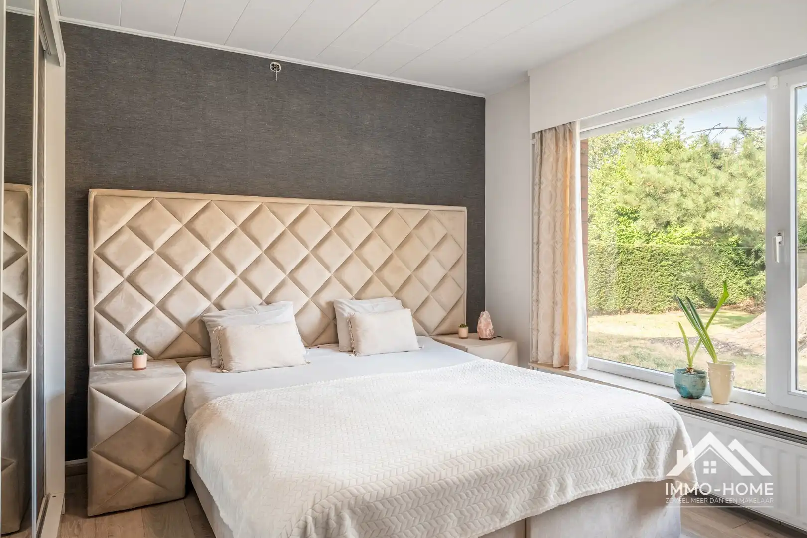 Vrijstaande bungalow met een ruime grond op een topligging!  foto 17