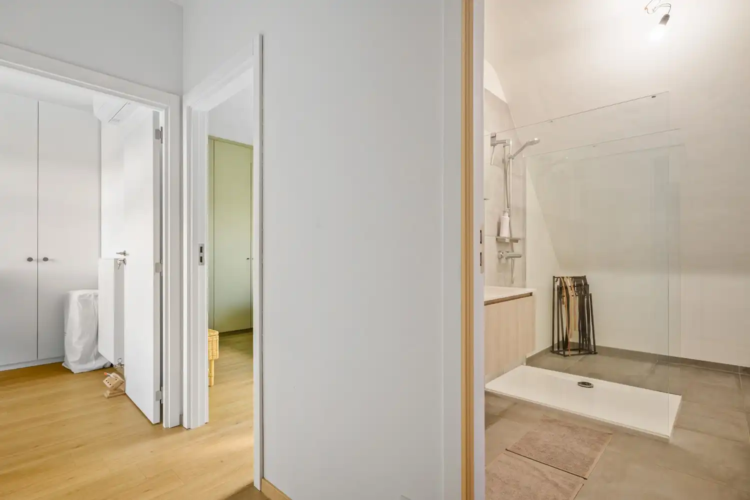 Recent ruim duplex appartement met 2 slpkrs en terras te Schriek foto 10