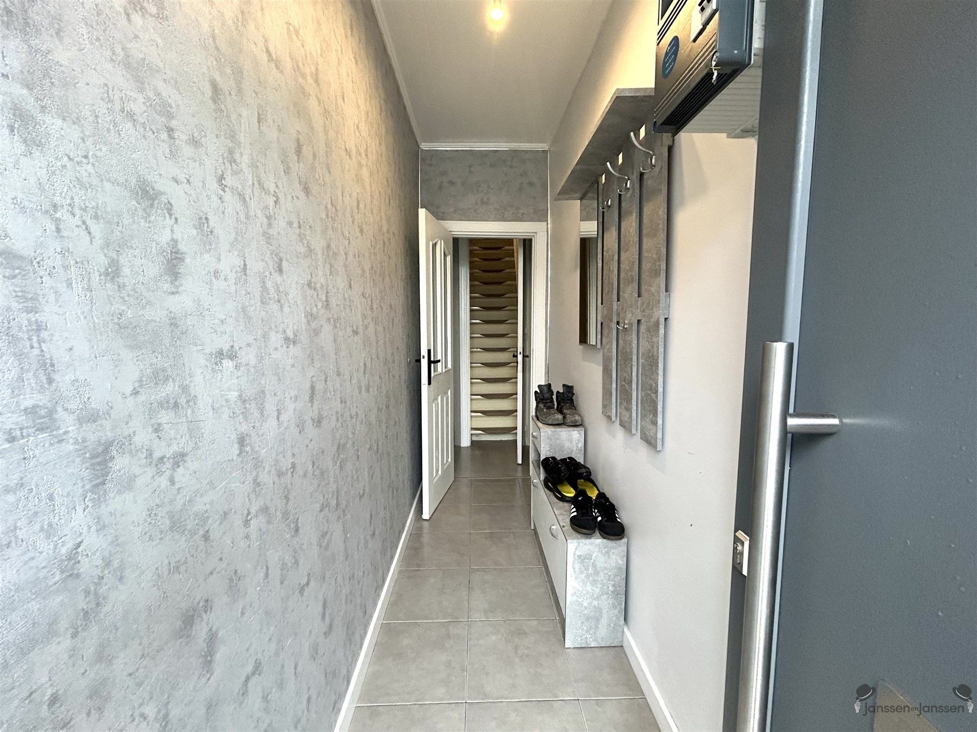 charmant huis met zijpoortje foto 3