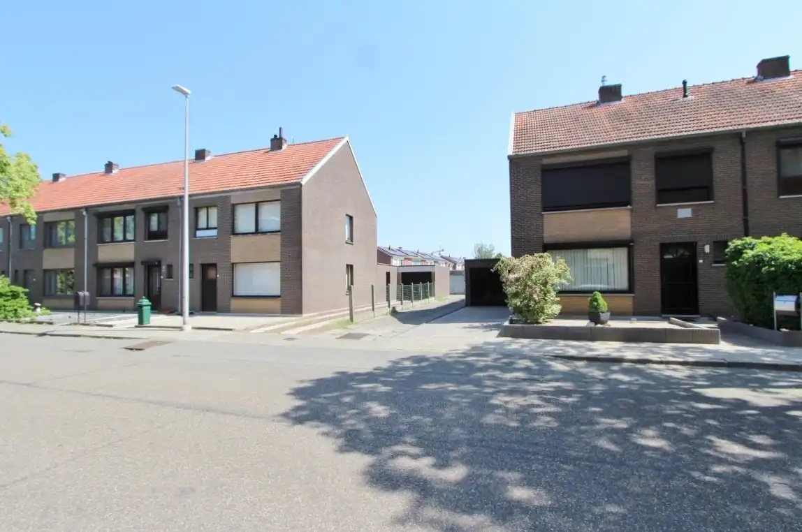 Garagebox in woonwijk foto 8