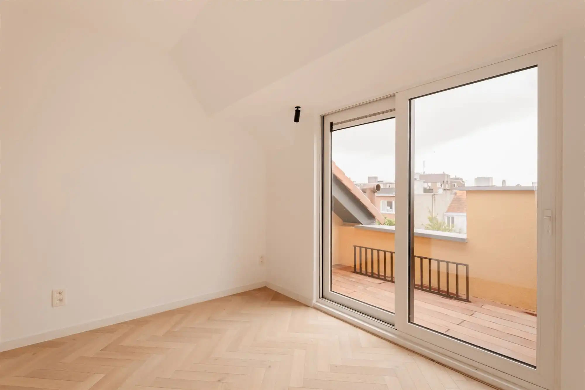 Gerenoveerd dakappartement met zonnig terras foto 9
