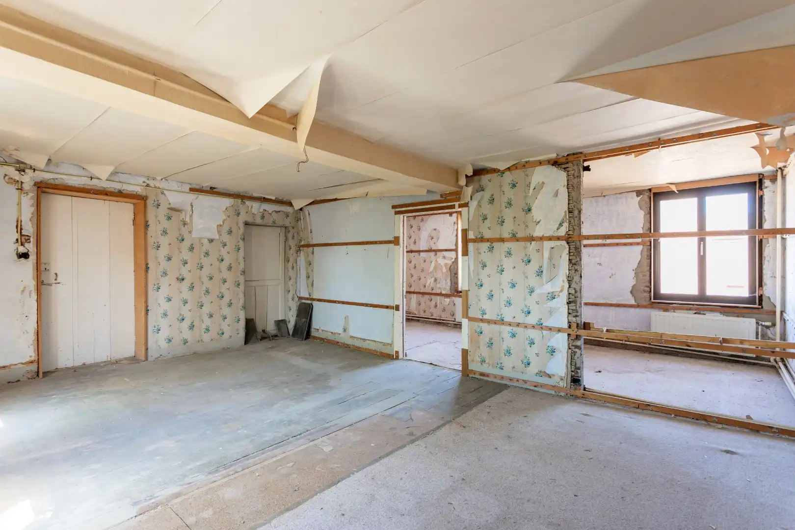 Te renoveren eigendom (317 m²) met veel potentieel, ruime tuin (6a 42ca) en dubbele achterliggende carport met toegang tot de achterliggende straat in Kester foto 21